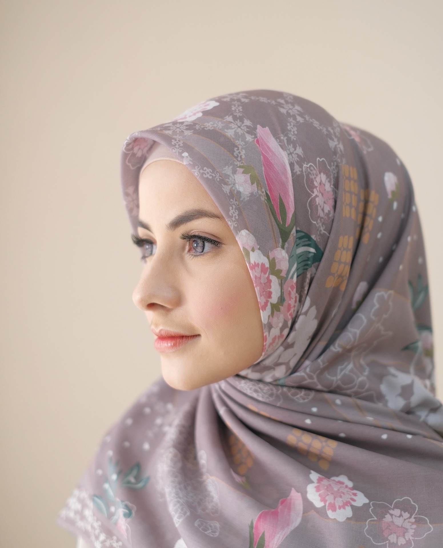 Square Hijab AURA in Light Moka