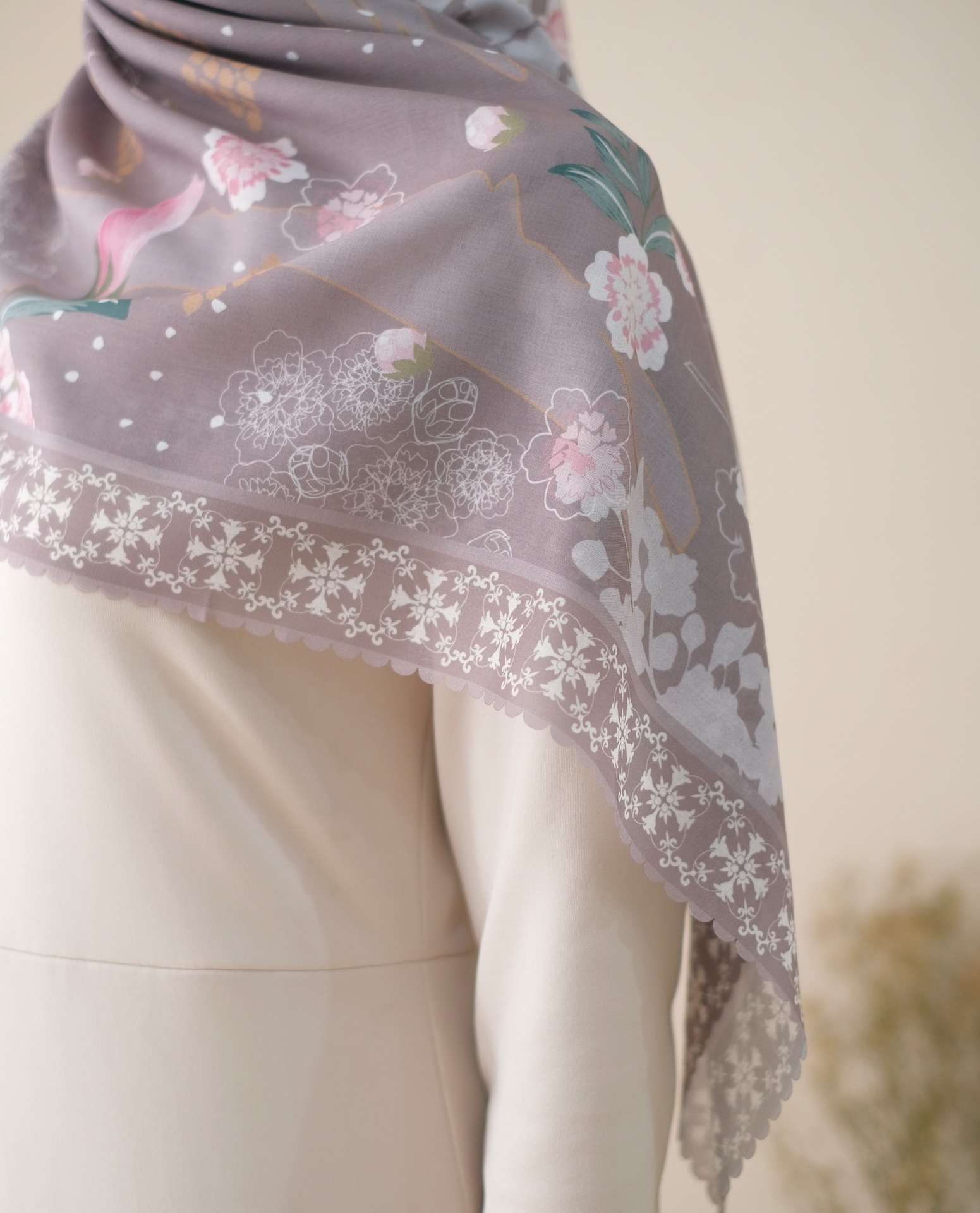 Square Hijab AURA in Light Moka
