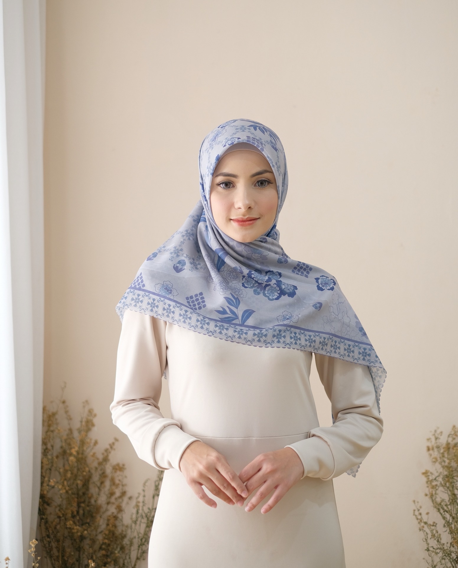 Square Hijab AURA in Dusty Grey