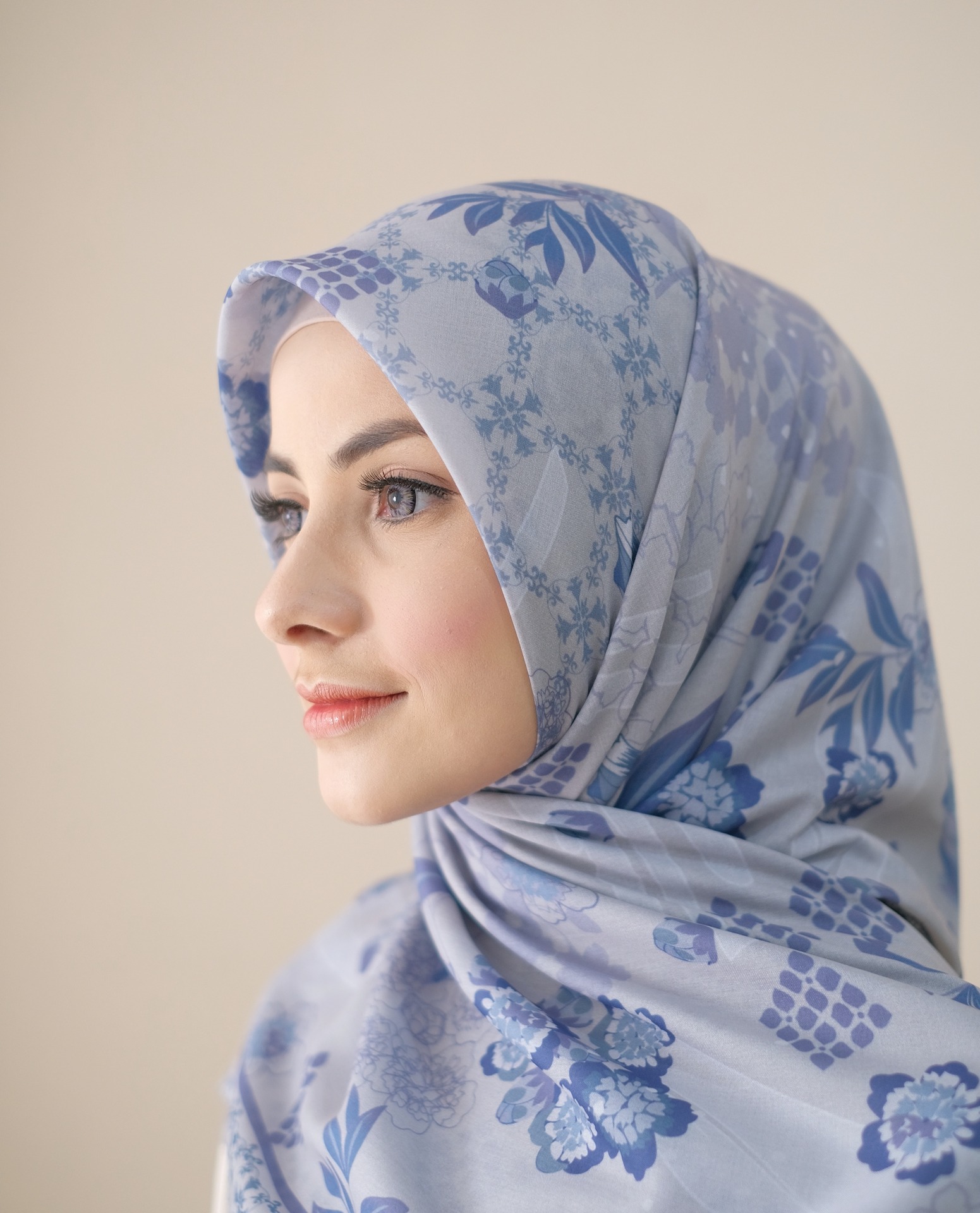 Square Hijab AURA in Dusty Grey