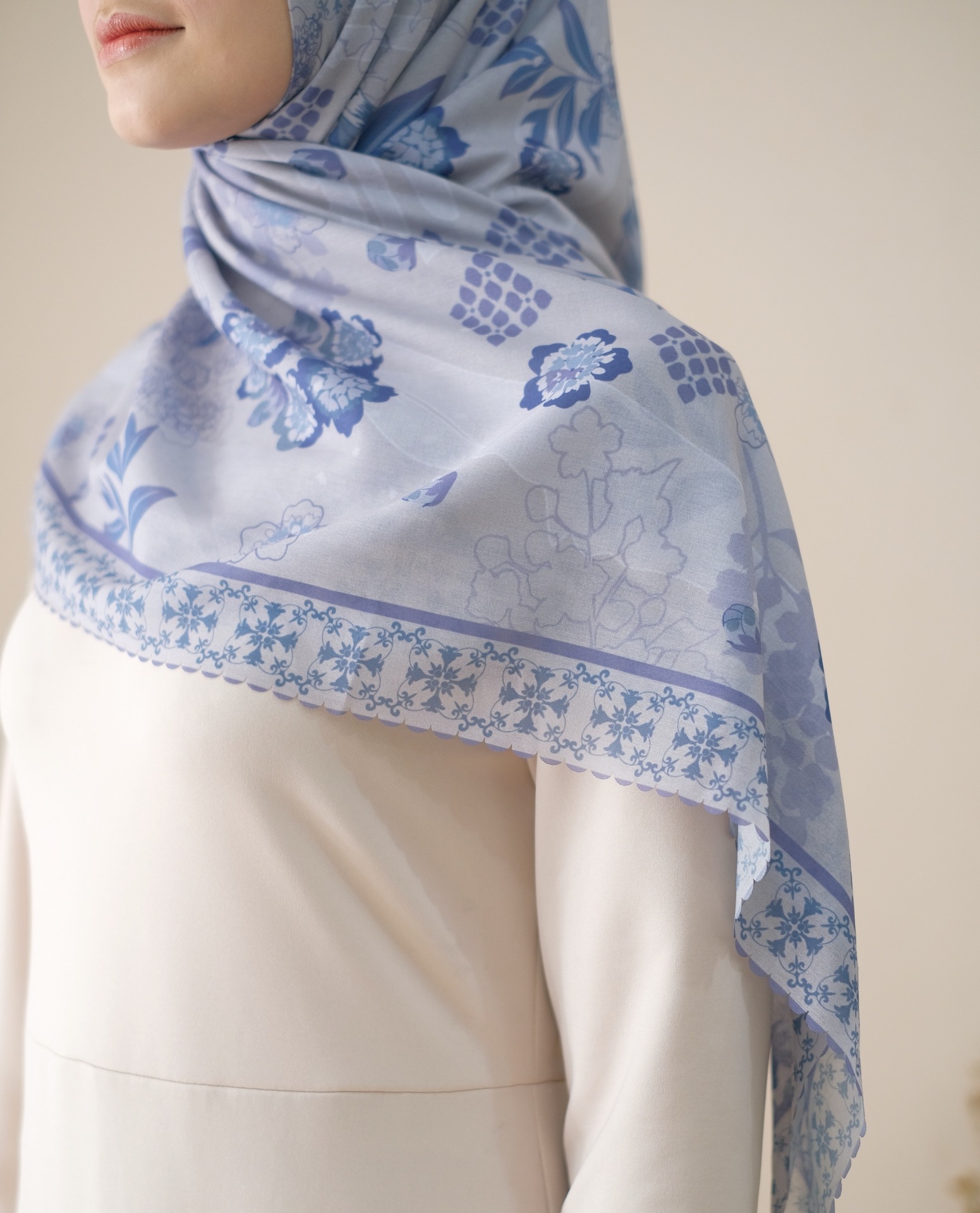 Square Hijab AURA in Dusty Grey