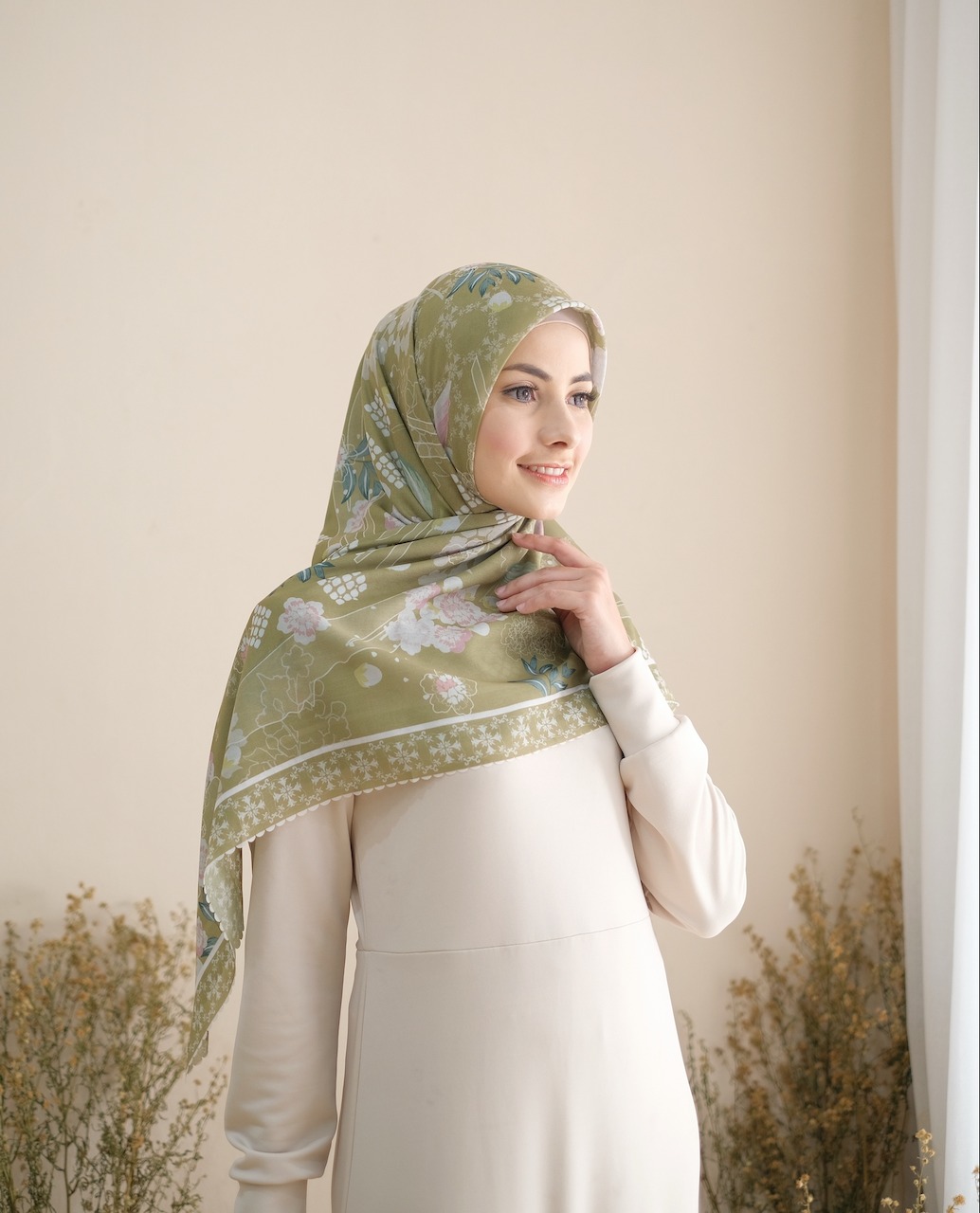 Square Hijab AURA in Moss Green