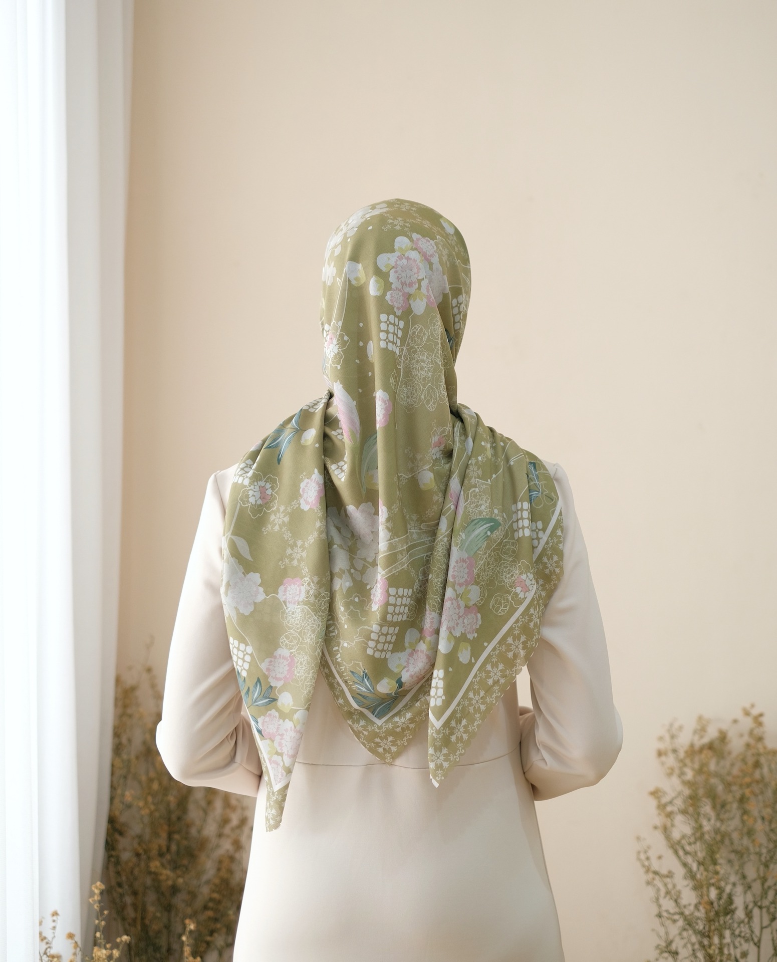 Square Hijab AURA in Moss Green