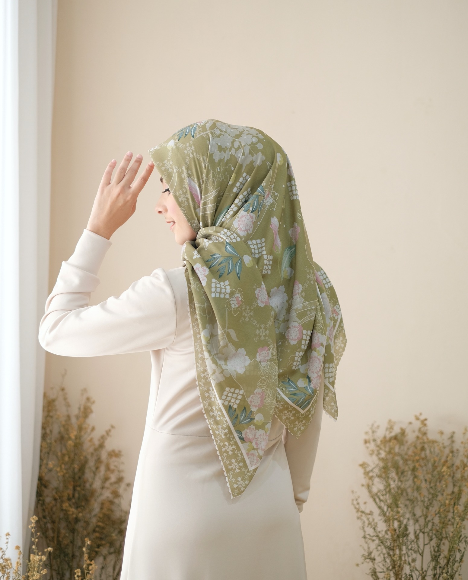 Square Hijab AURA in Moss Green