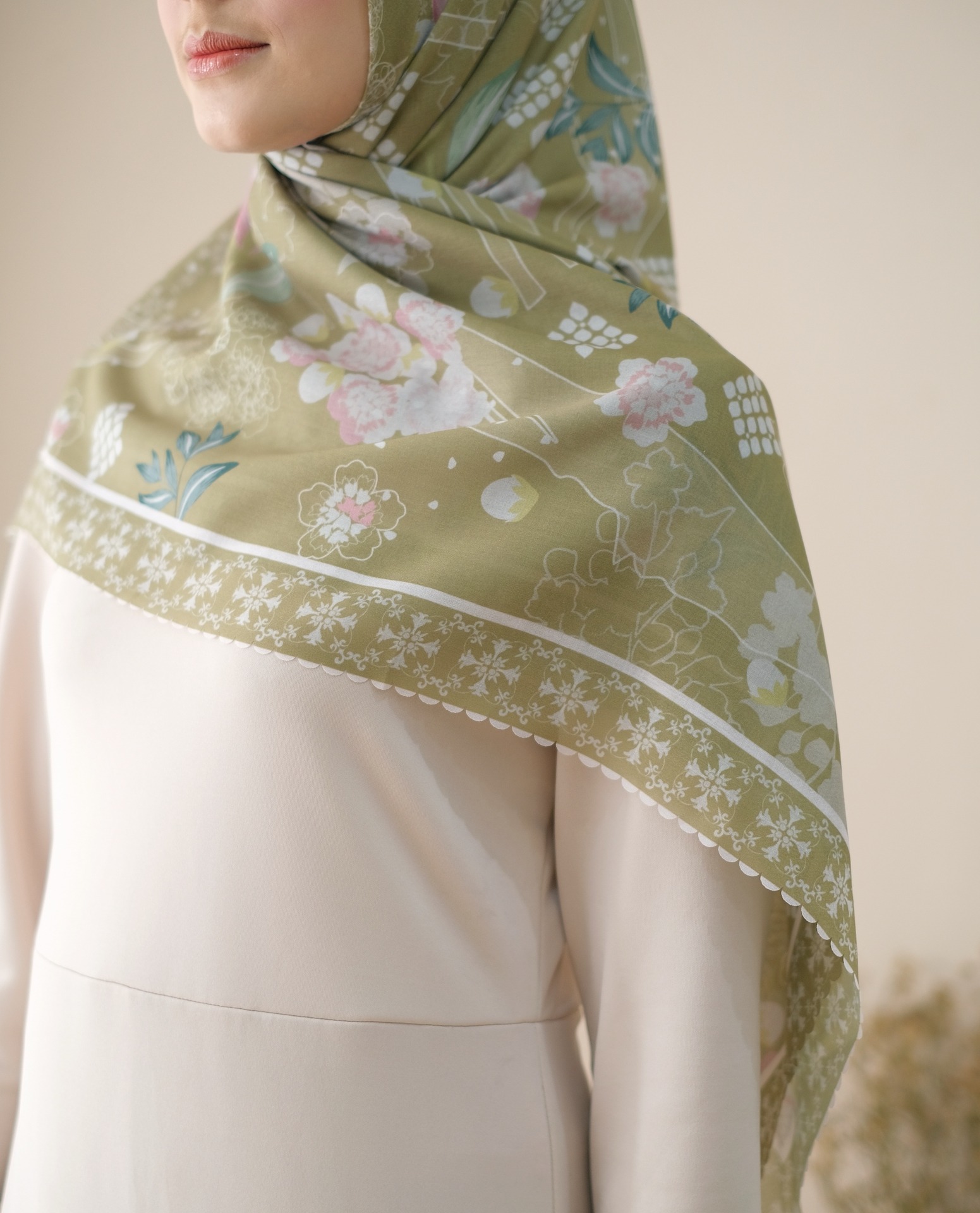 Square Hijab AURA in Moss Green