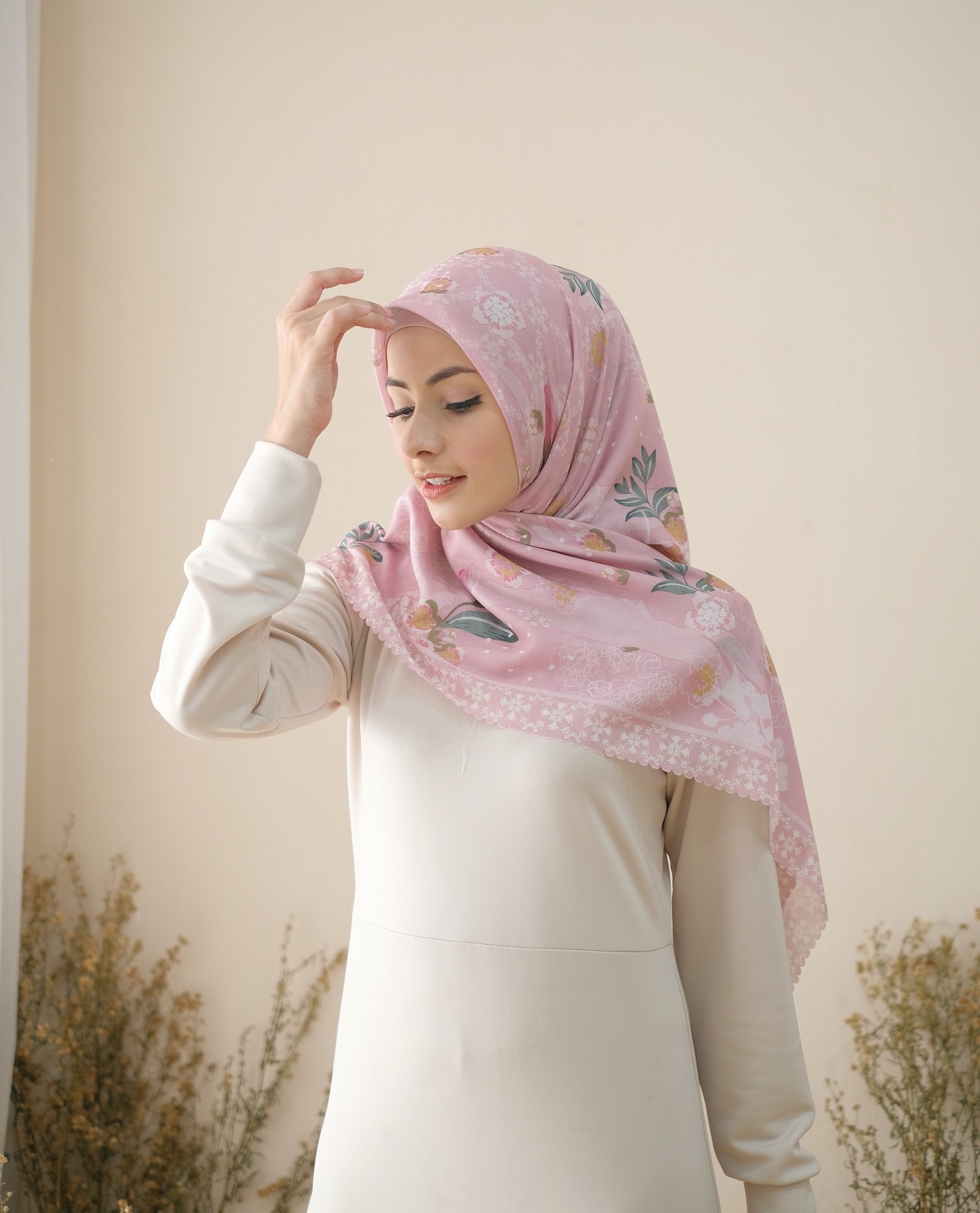 Square Hijab AURA in Pink