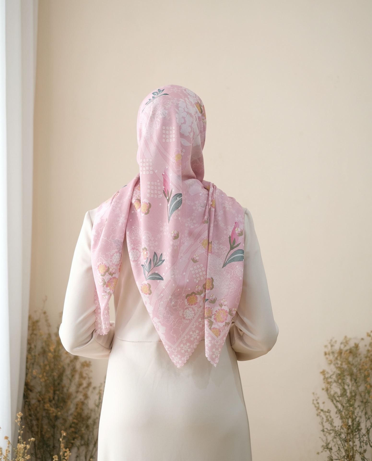Square Hijab AURA in Pink