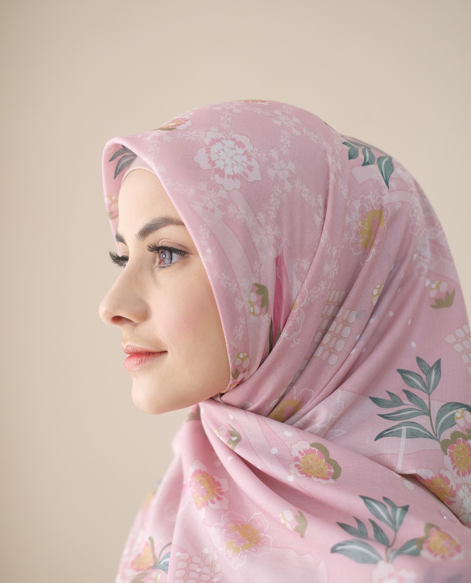 Square Hijab AURA in Pink