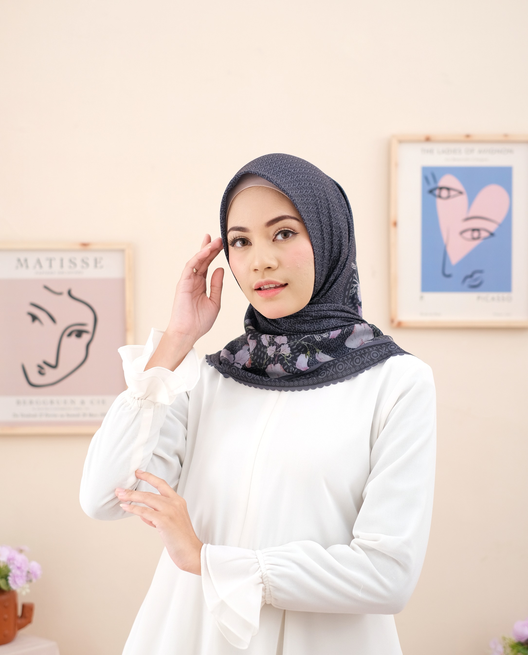 Square Hijab JAMILA in Black