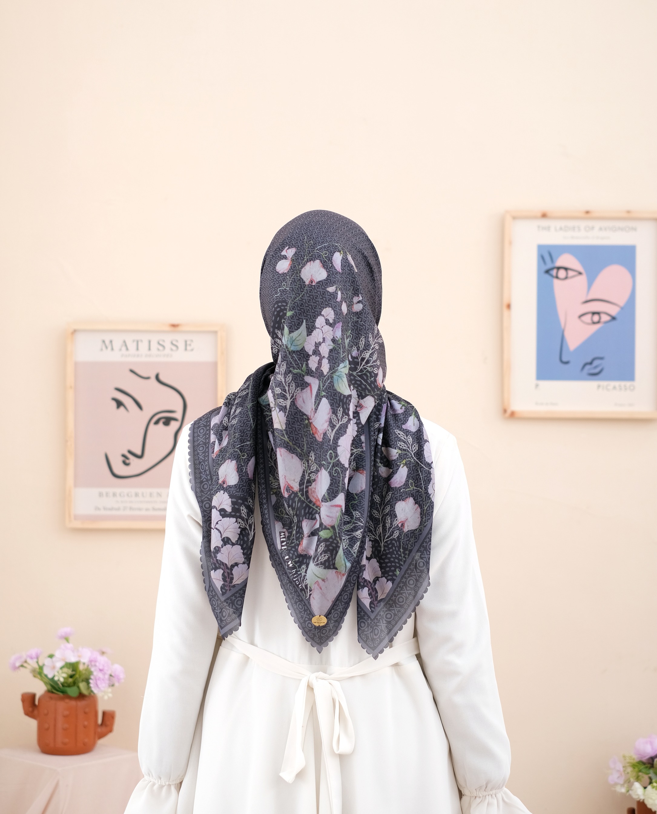 Square Hijab JAMILA in Black