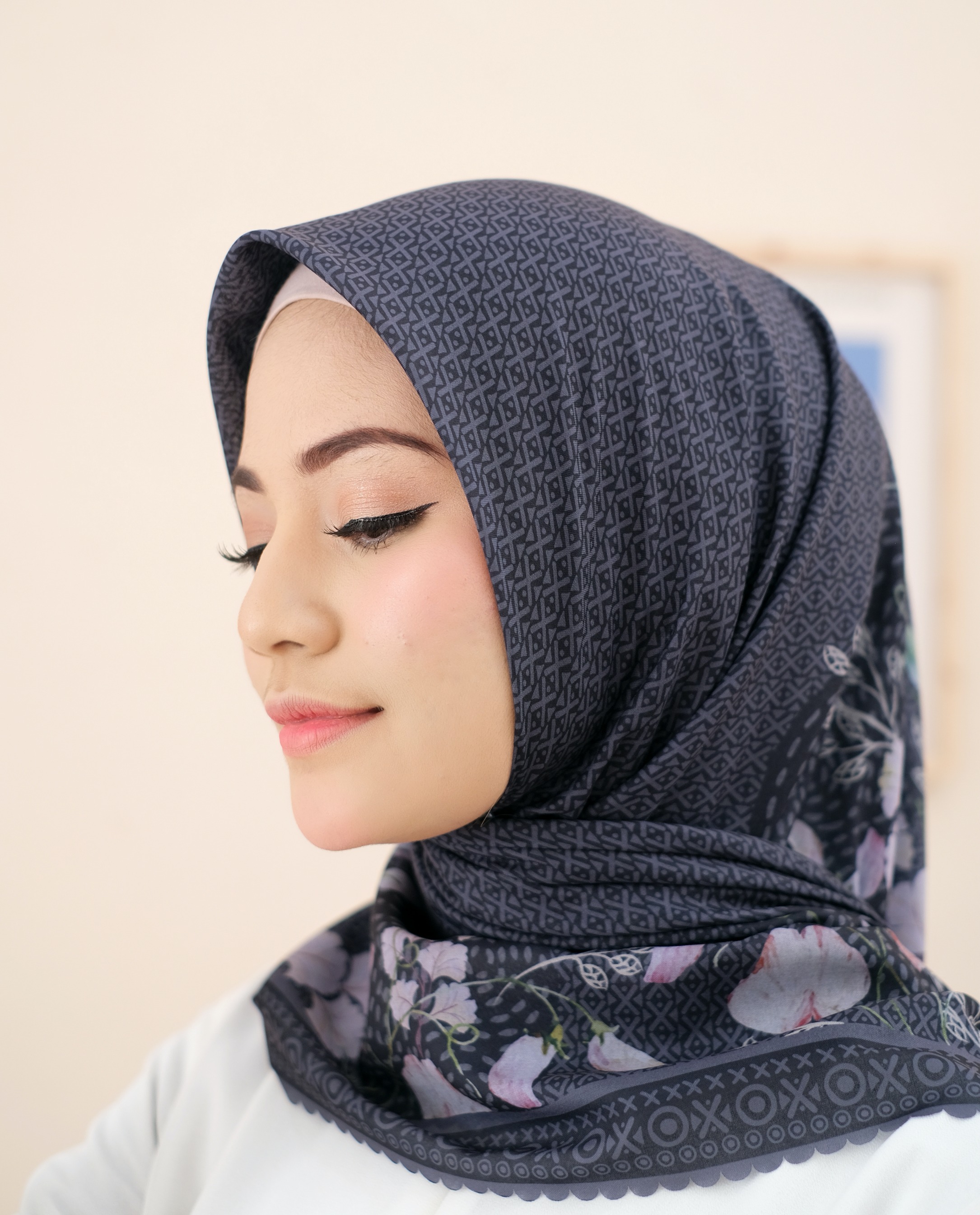 Square Hijab JAMILA in Black