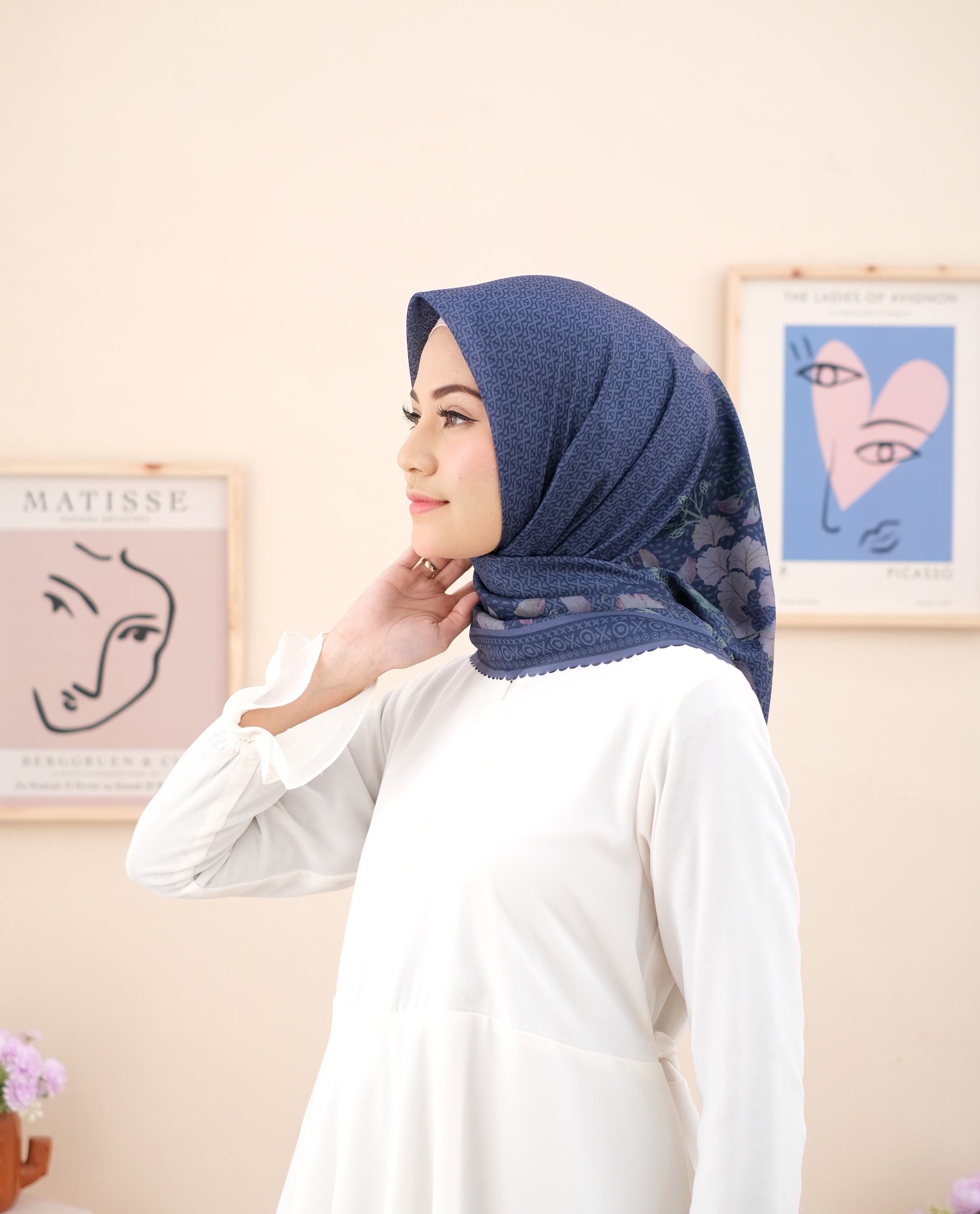 Square Hijab JAMILA in Blue Navy