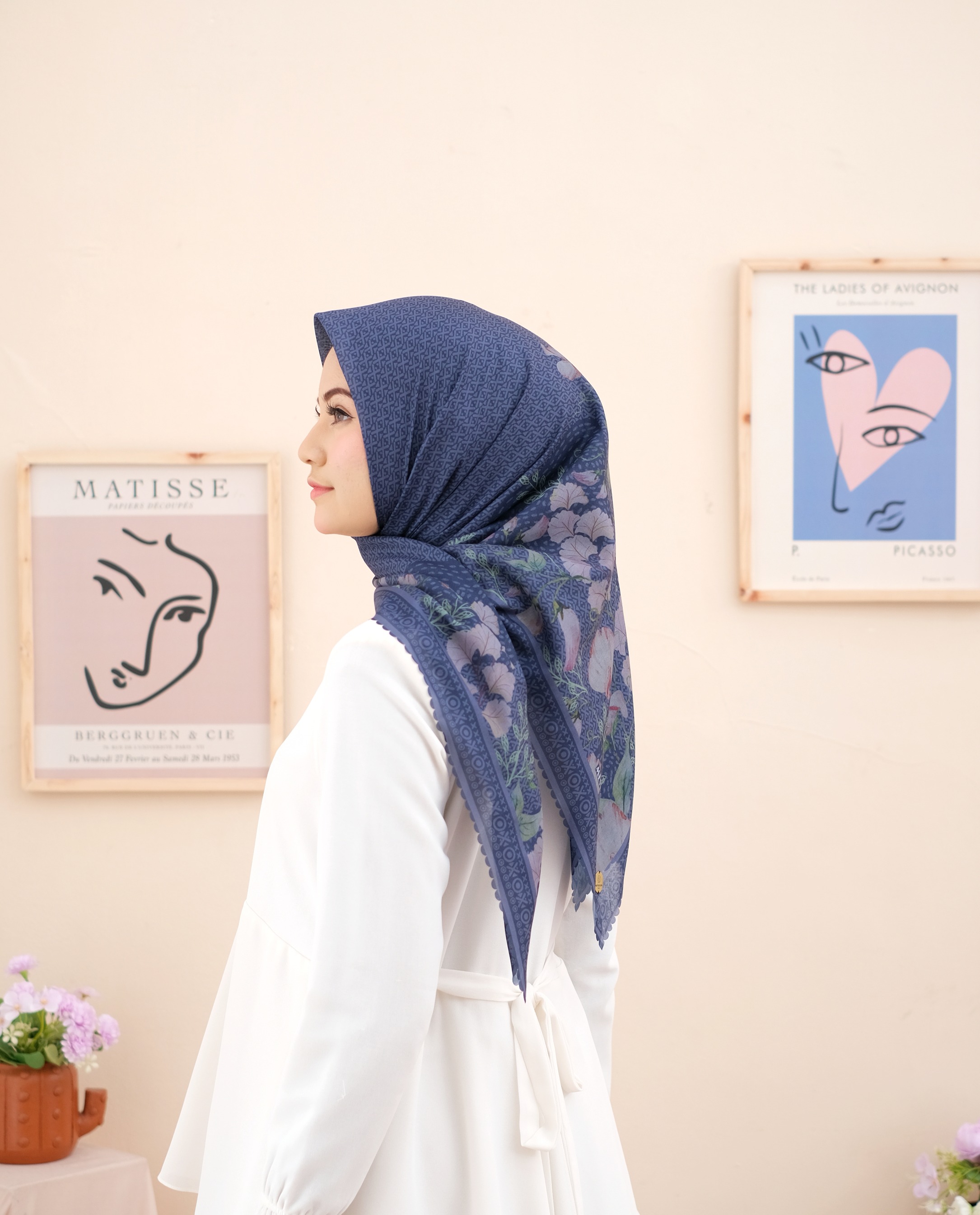 Square Hijab JAMILA in Blue Navy
