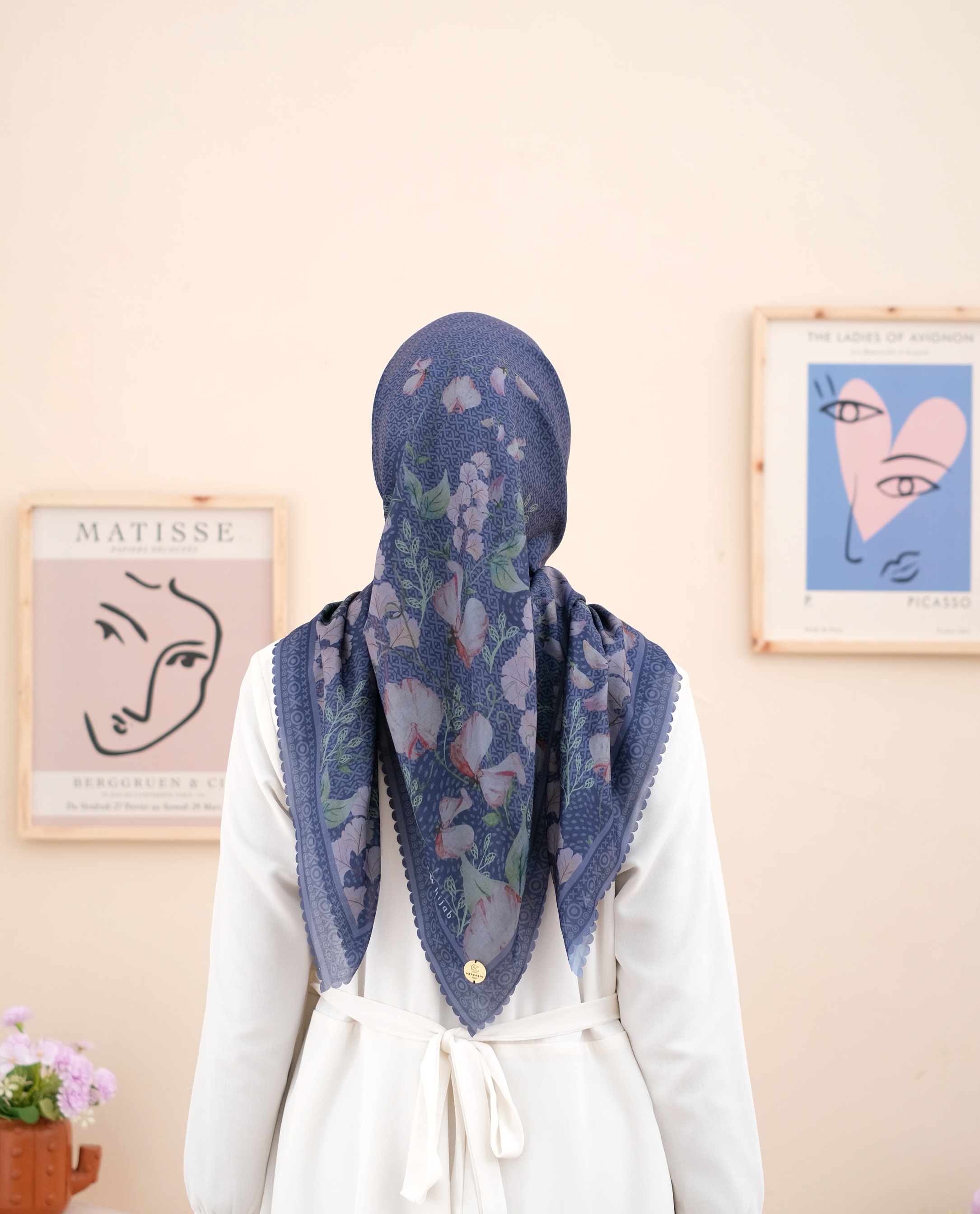 Square Hijab JAMILA in Blue Navy
