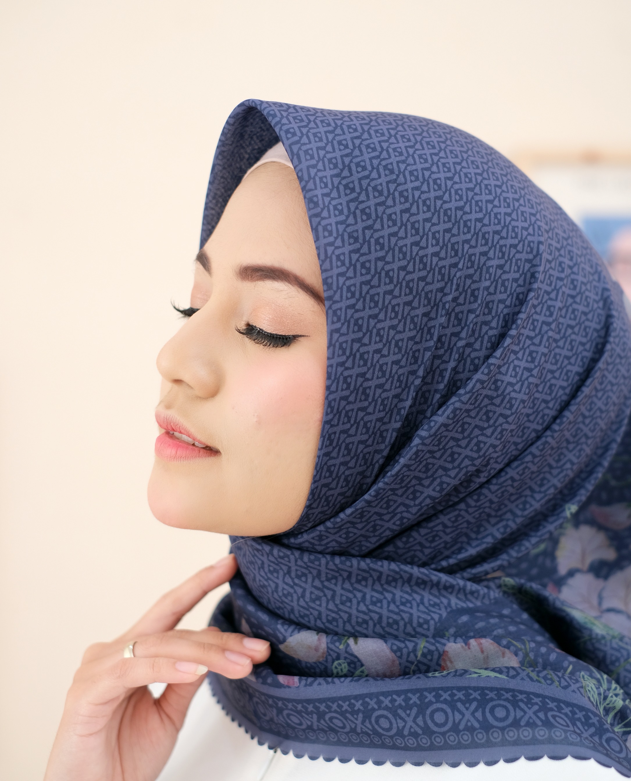 Square Hijab JAMILA in Blue Navy