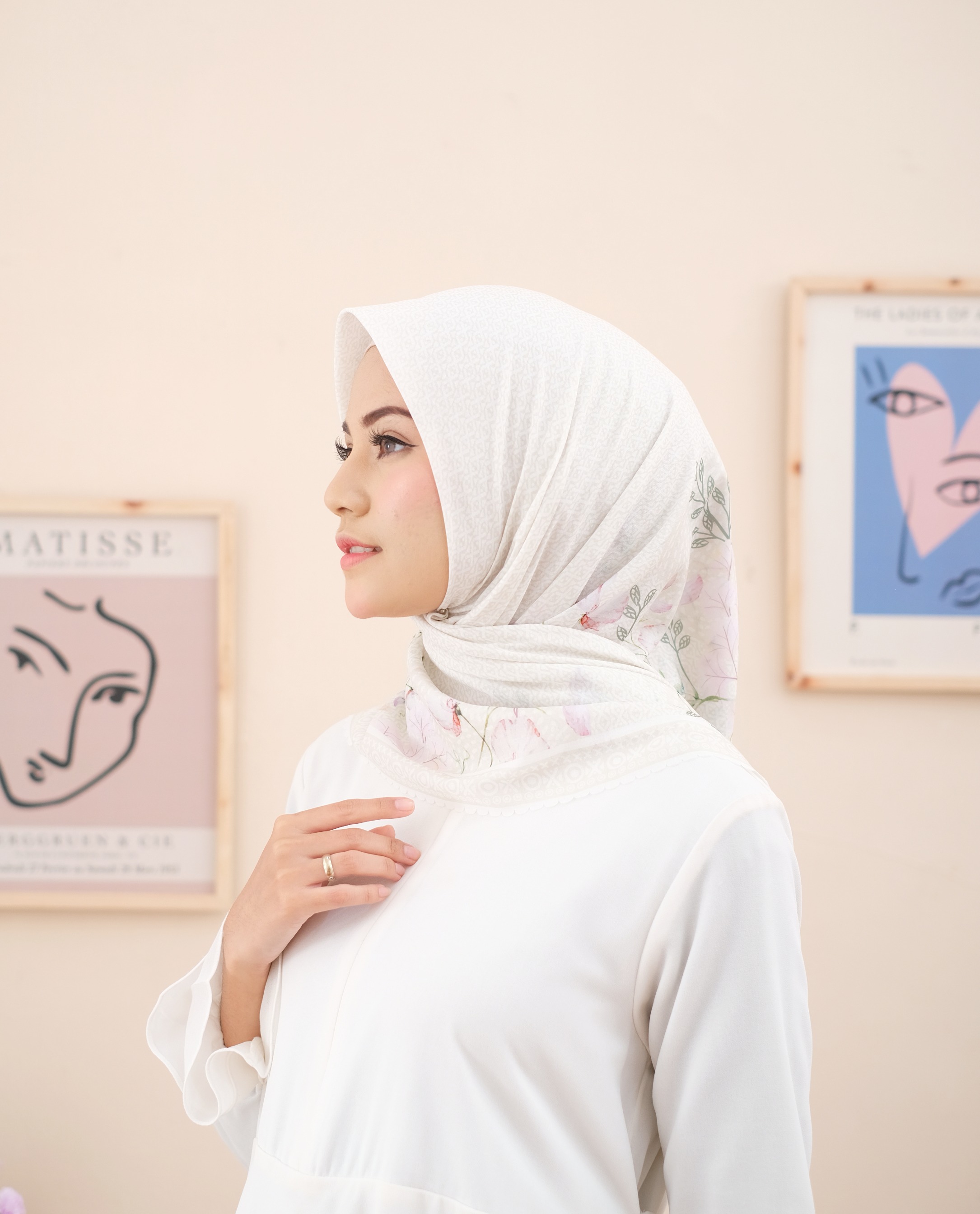 Square Hijab JAMILA in Ivory