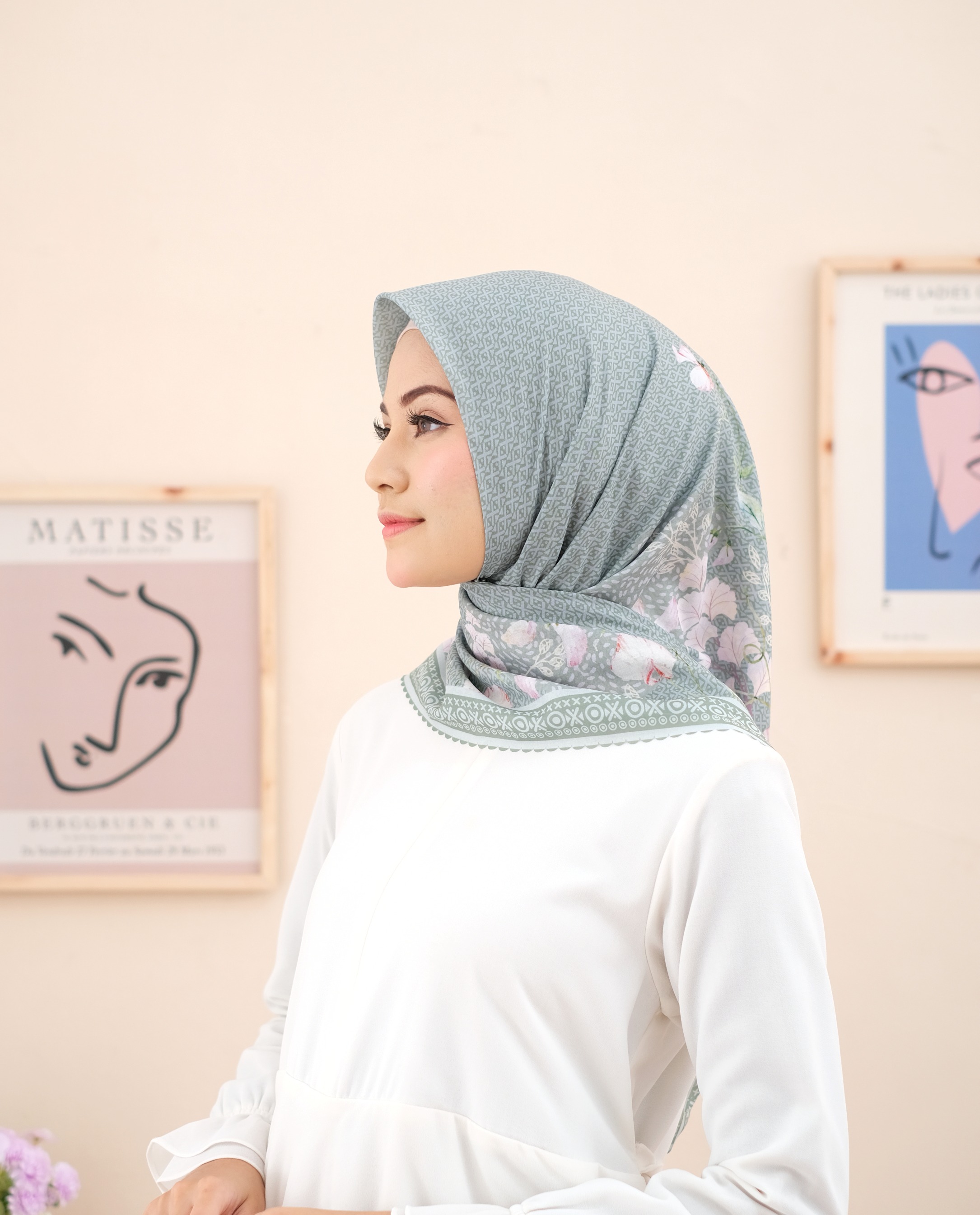 Square Hijab JAMILA in Hunter Green