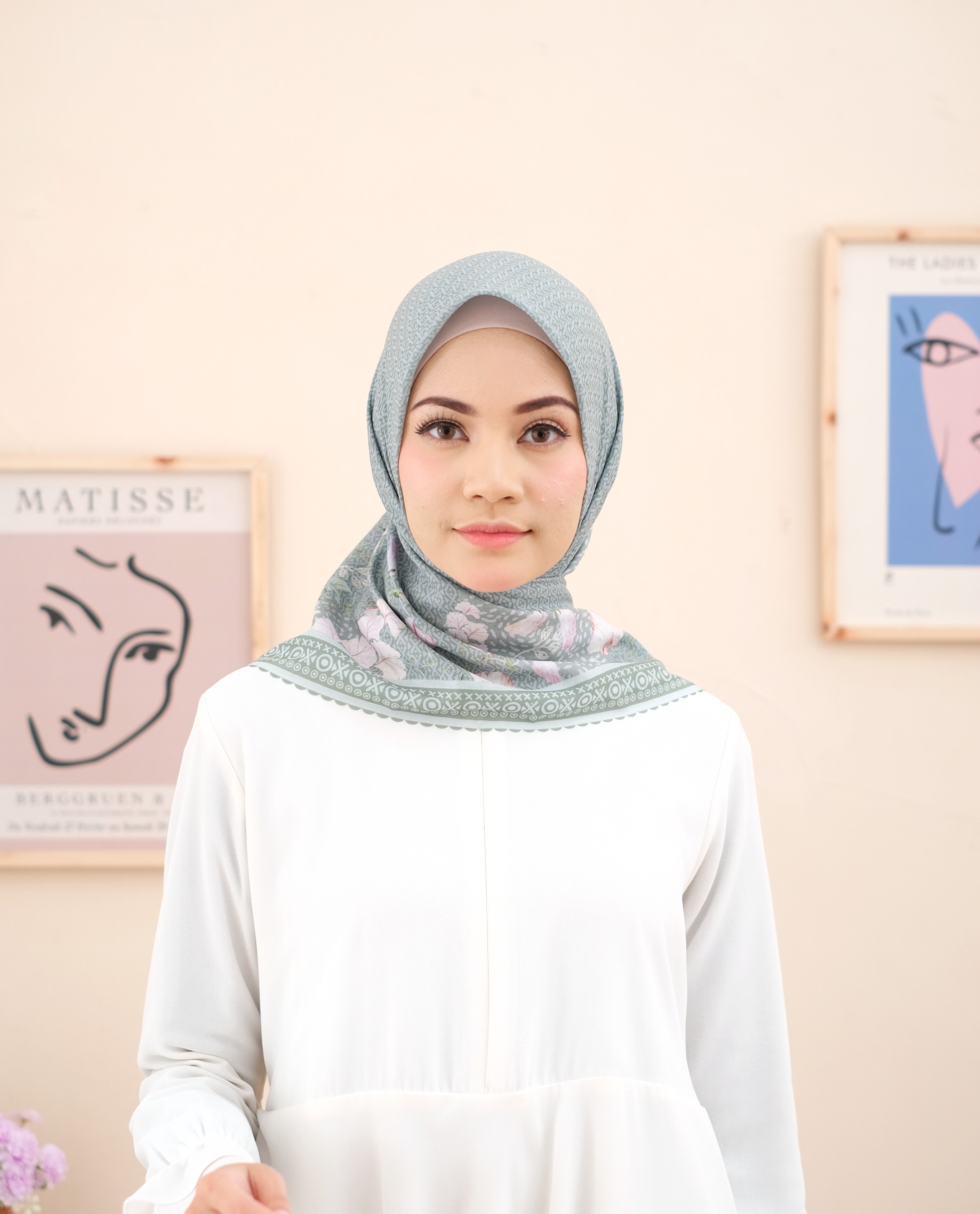 Square Hijab JAMILA in Hunter Green