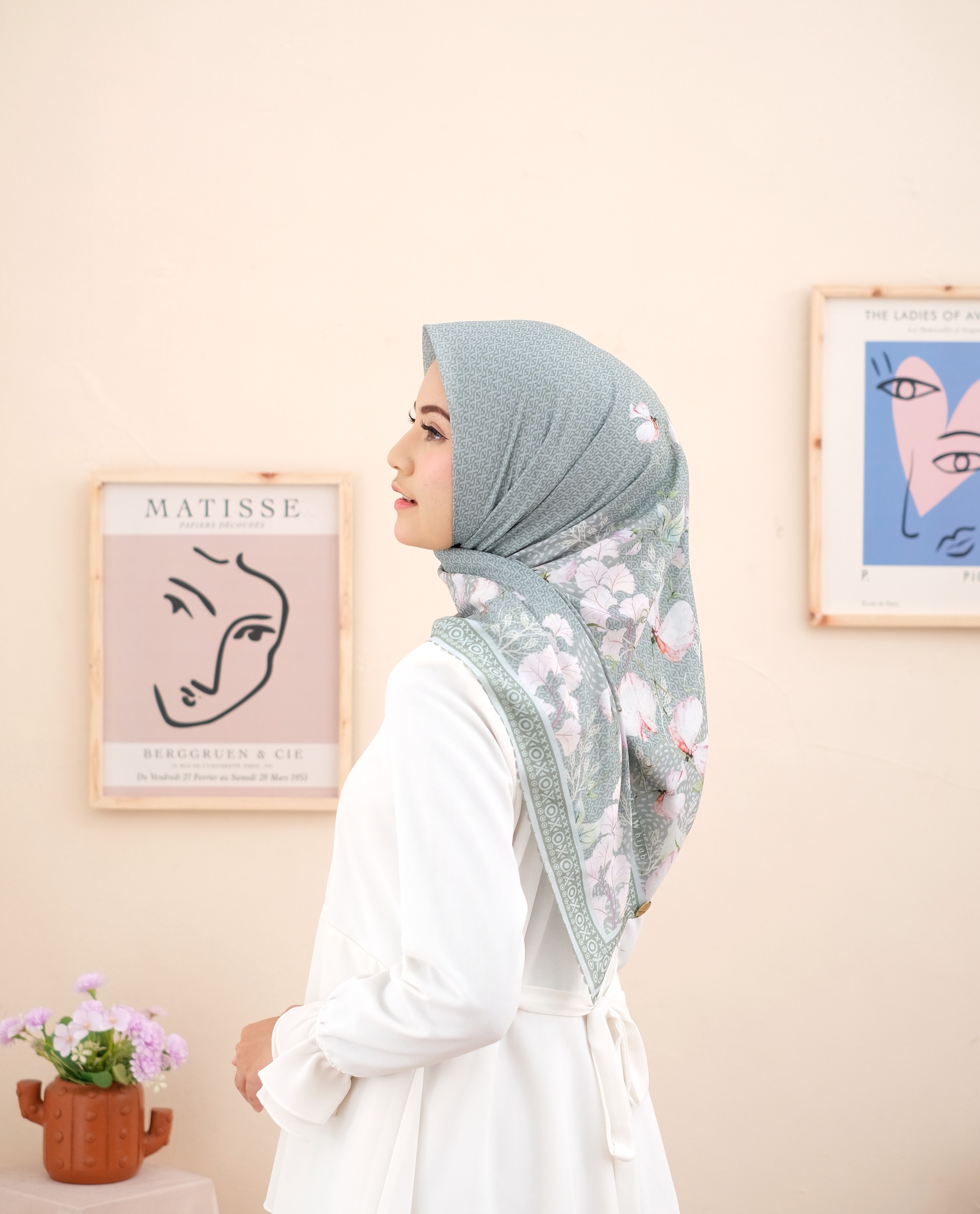 Square Hijab JAMILA in Hunter Green