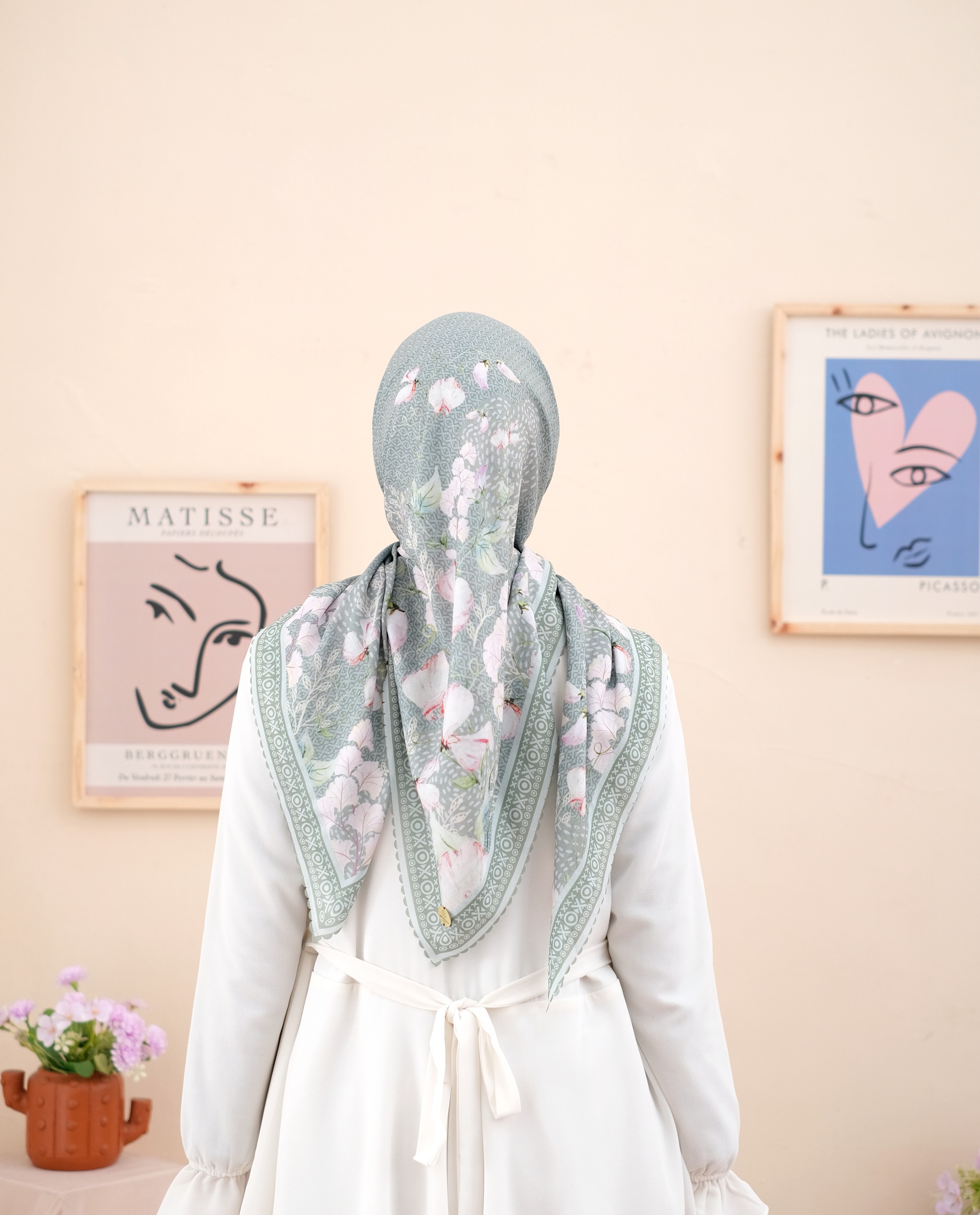 Square Hijab JAMILA in Hunter Green