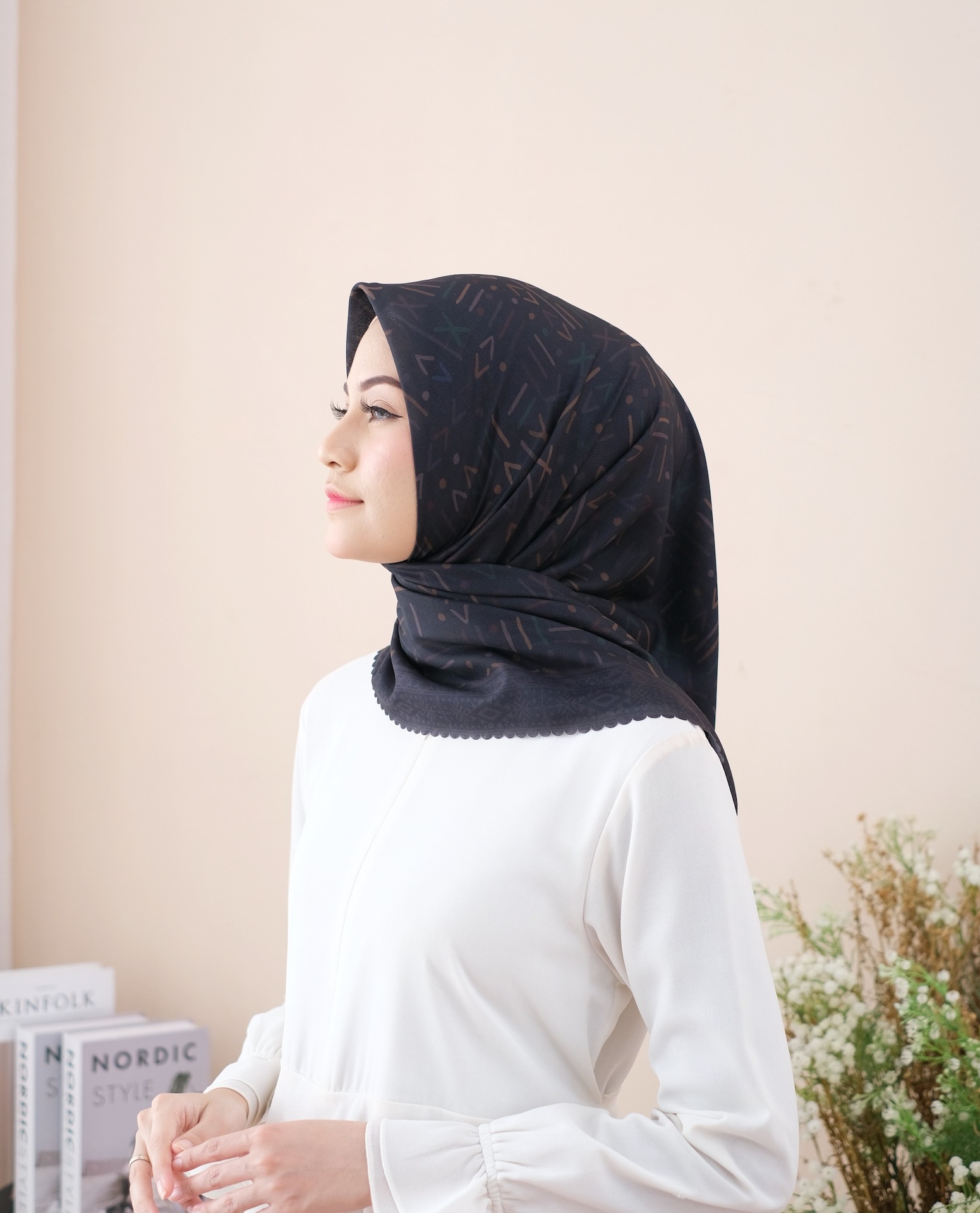 Square Hijab SAFI in Black