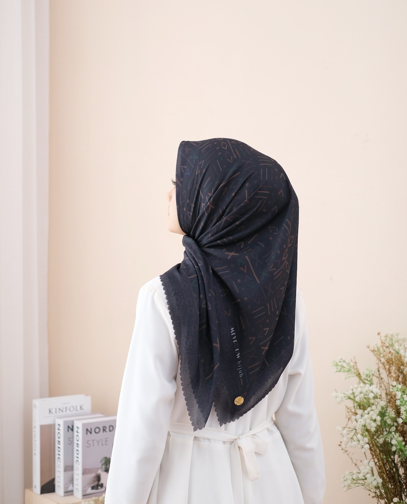 Square Hijab SAFI in Black