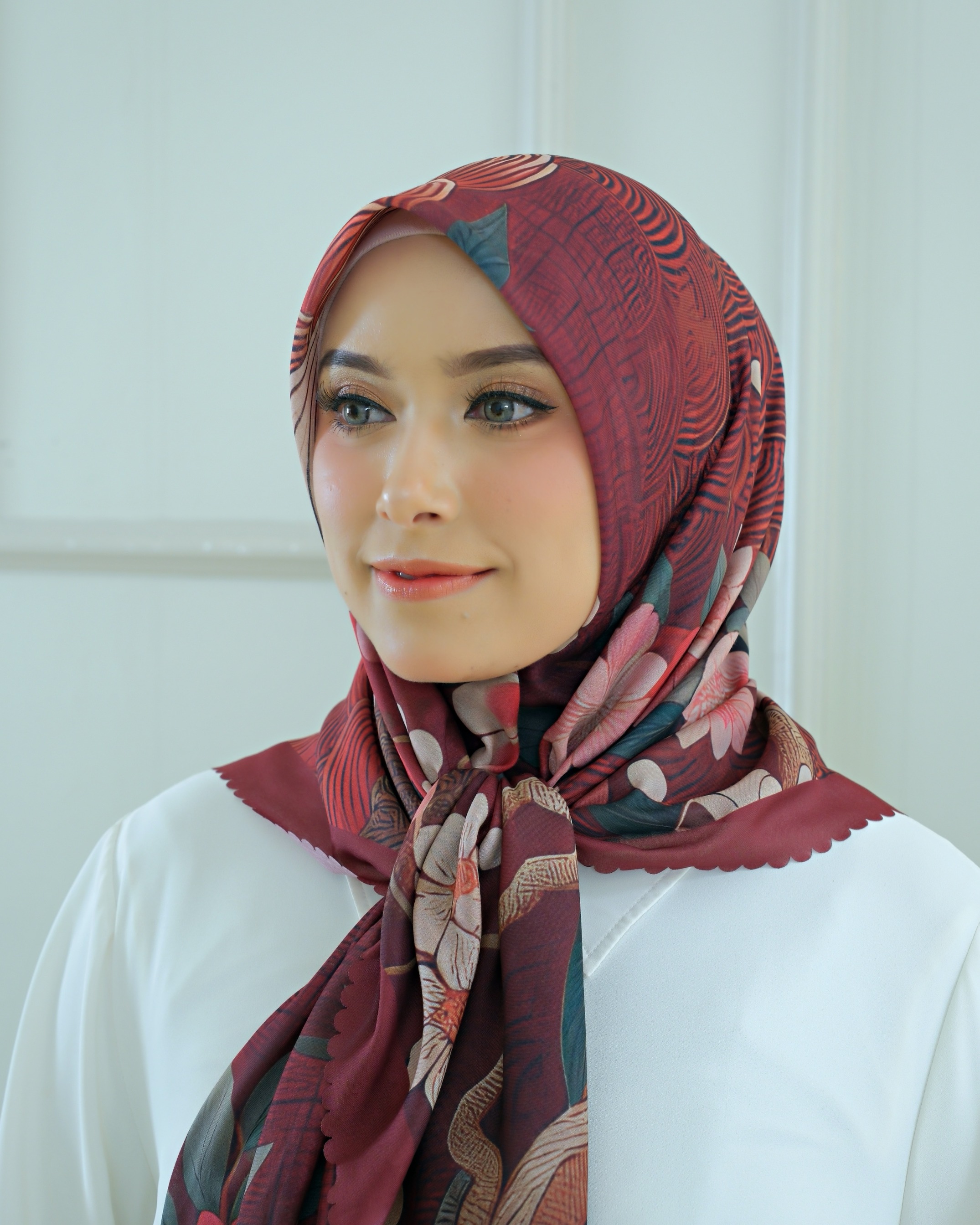Square Hijab THE ZEN 110x110 in Aka