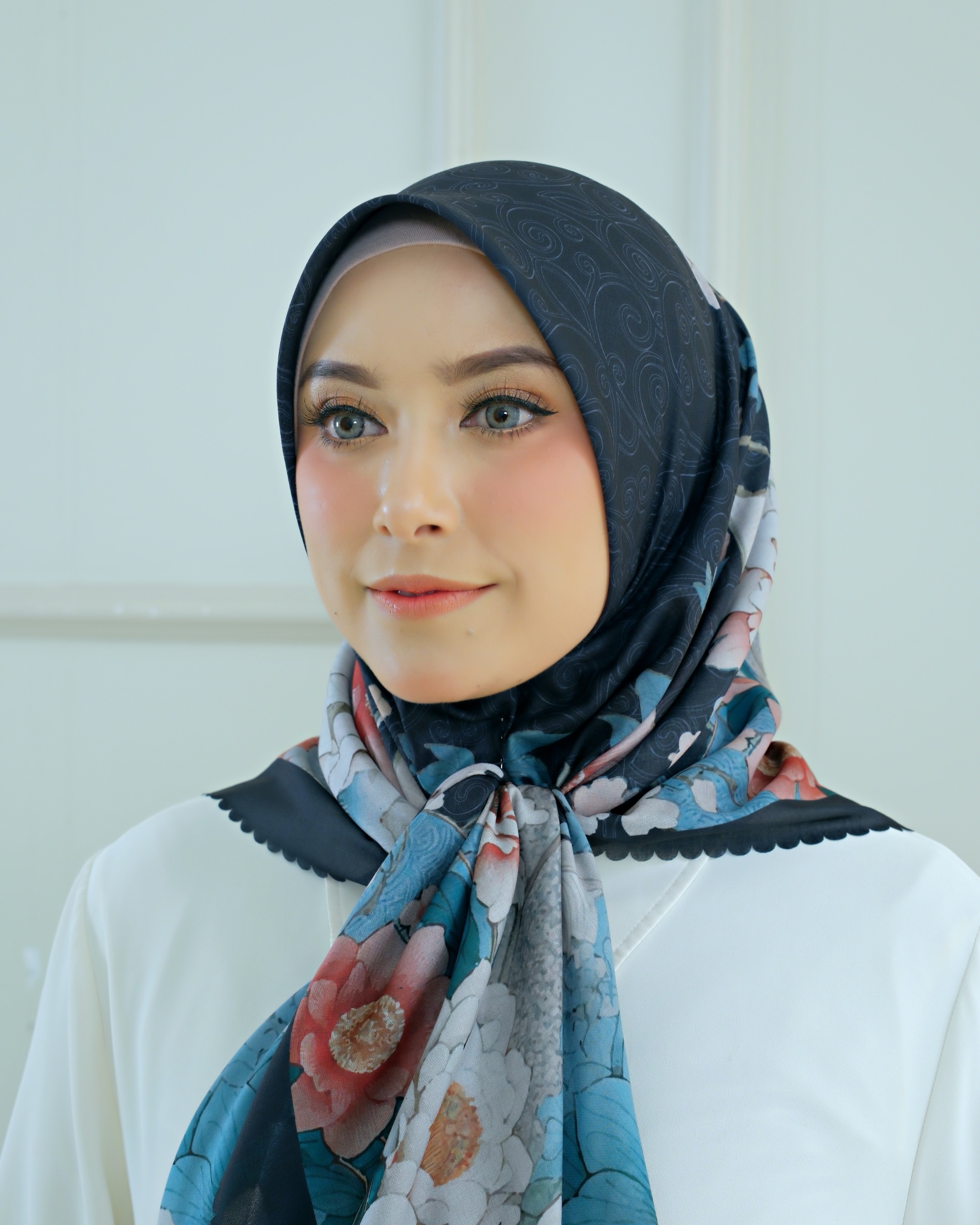 Square Hijab AZALEA 110x110 in Black