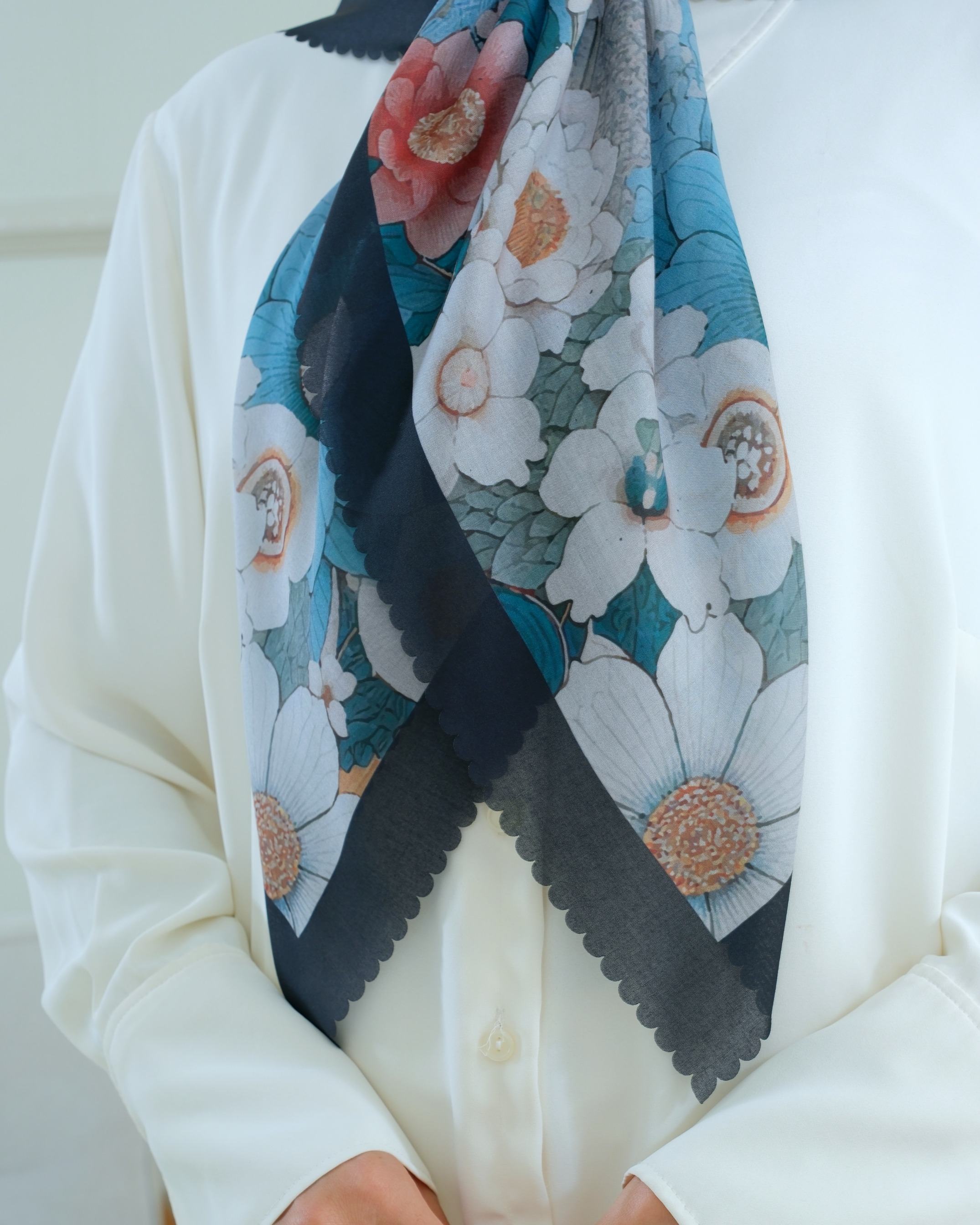 Square Hijab AZALEA 110x110 in Black