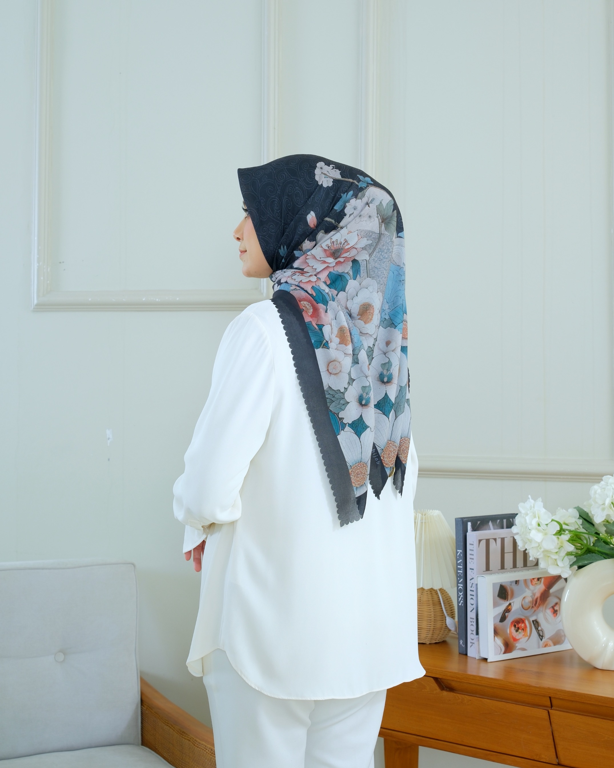 Square Hijab AZALEA 110x110 in Black