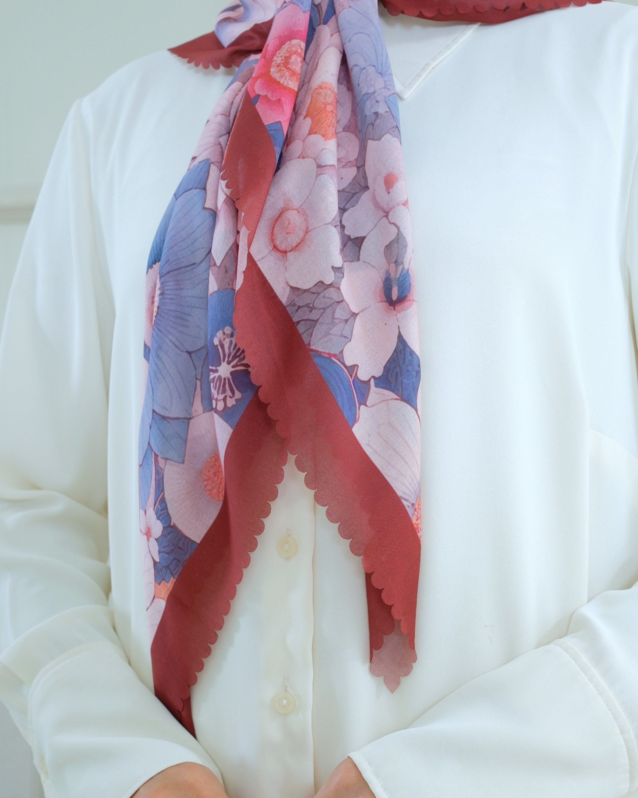 Square Hijab AZALEA 110x110 in Currant