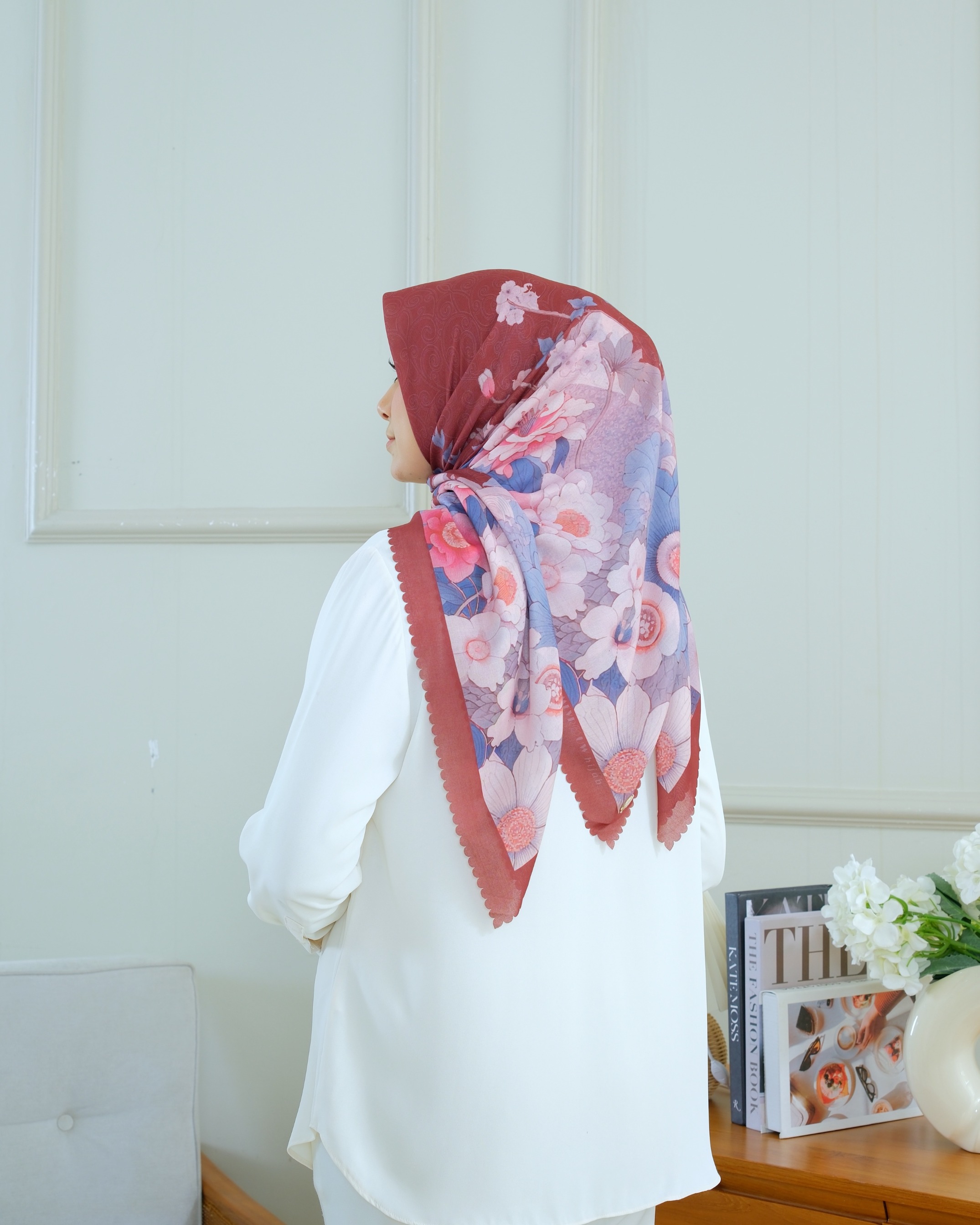 Square Hijab AZALEA 110x110 in Currant