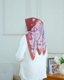 Square Hijab AZALEA 110x110 in Currant