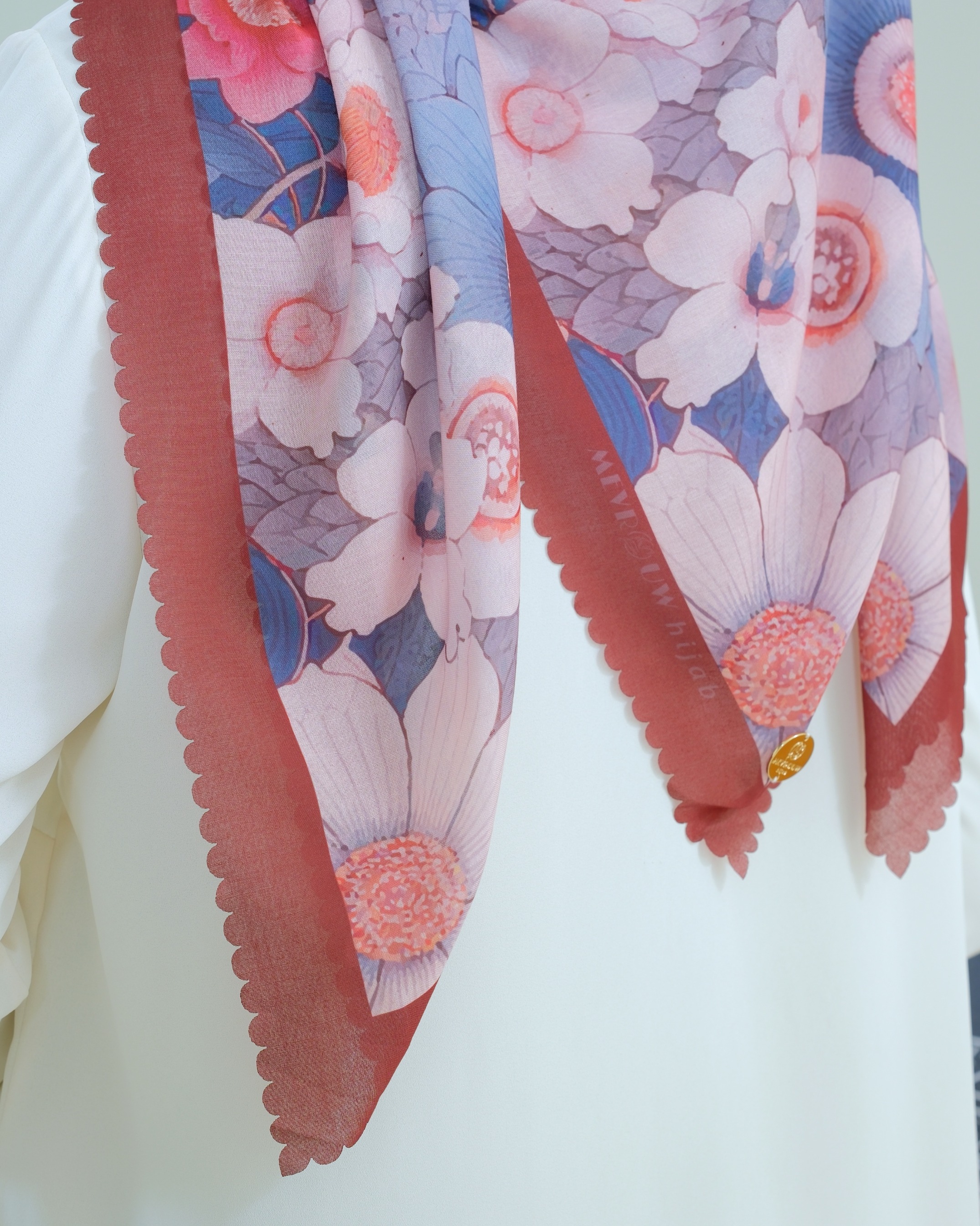 Square Hijab AZALEA 110x110 in Currant