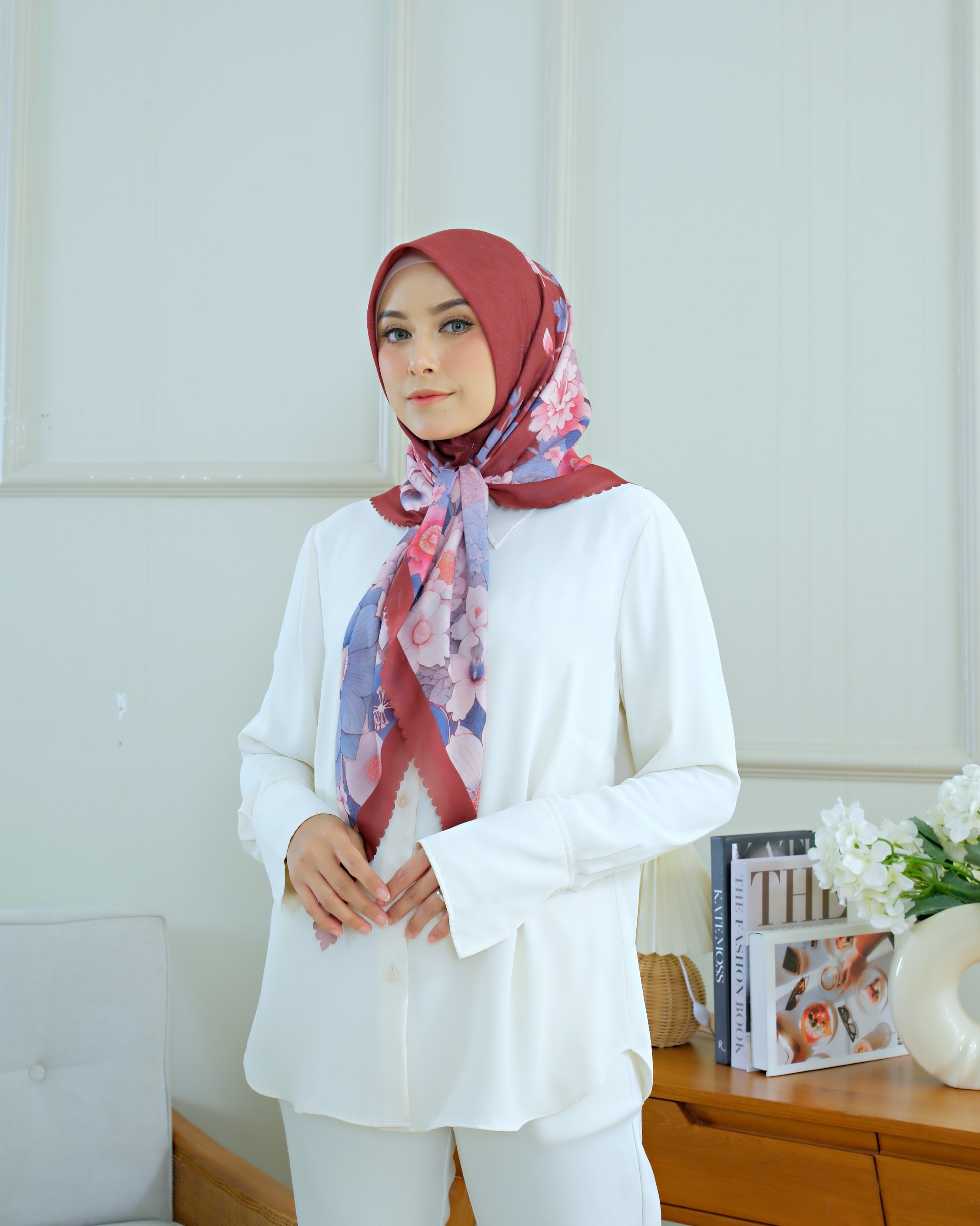 Square Hijab AZALEA 110x110 in Currant