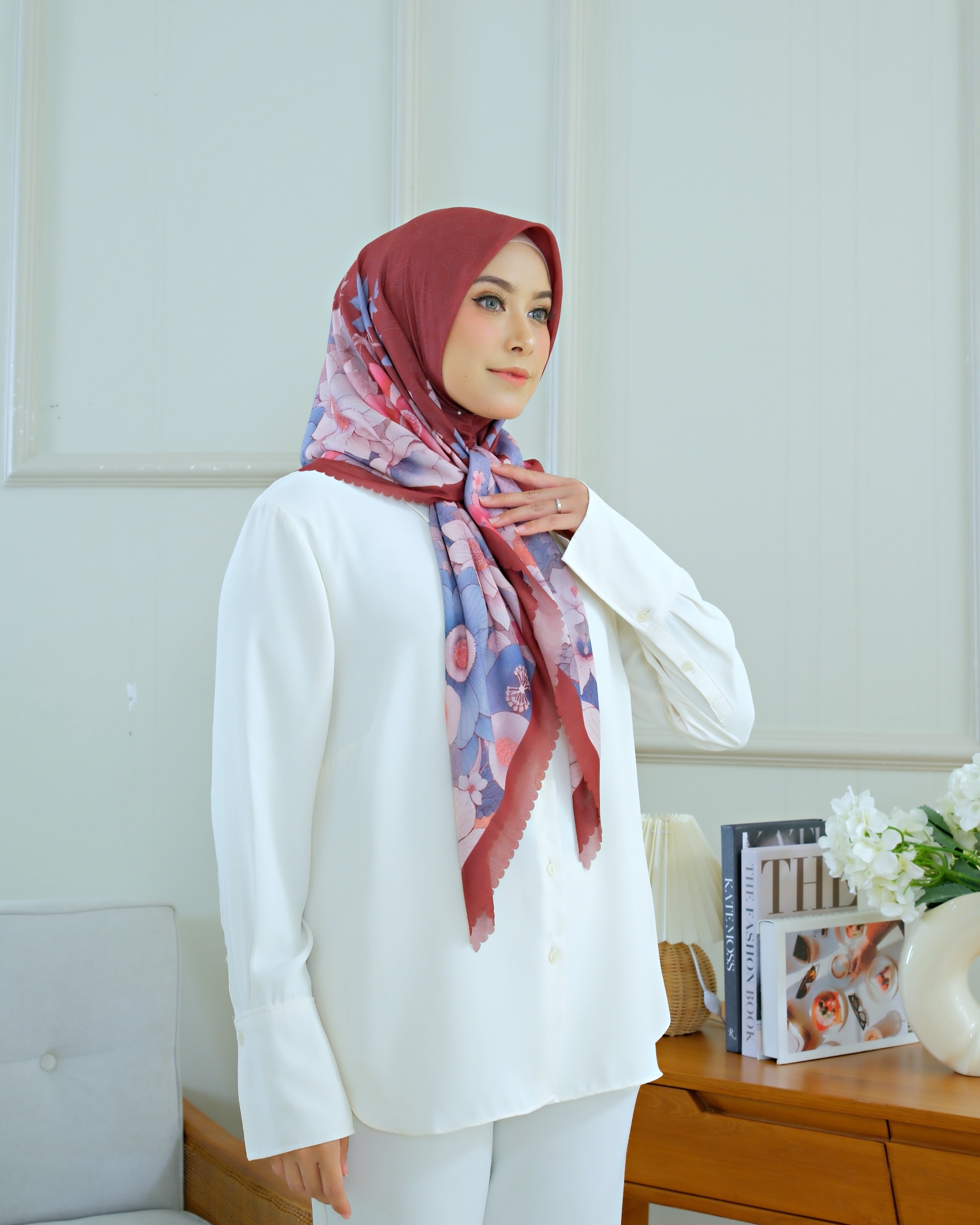 Square Hijab AZALEA 110x110 in Currant