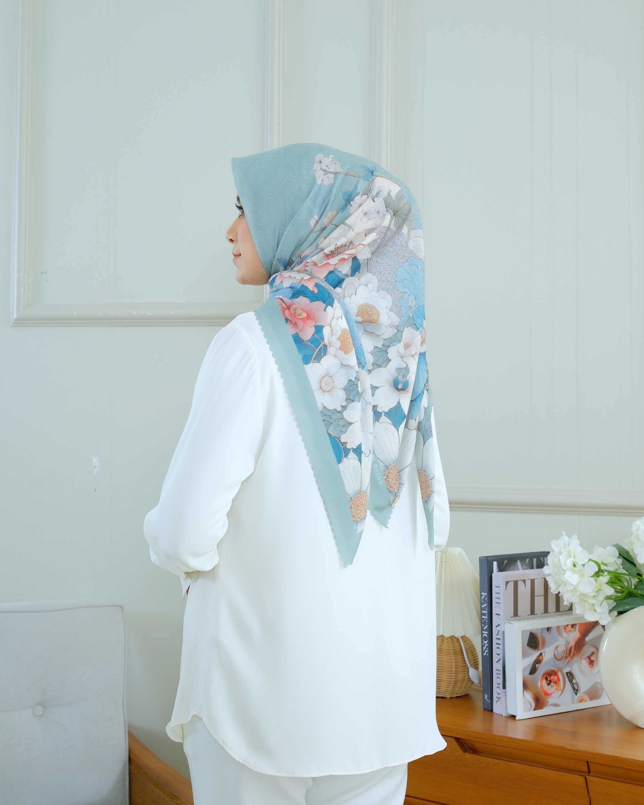 Square Hijab AZALEA 110x110 in Goddess