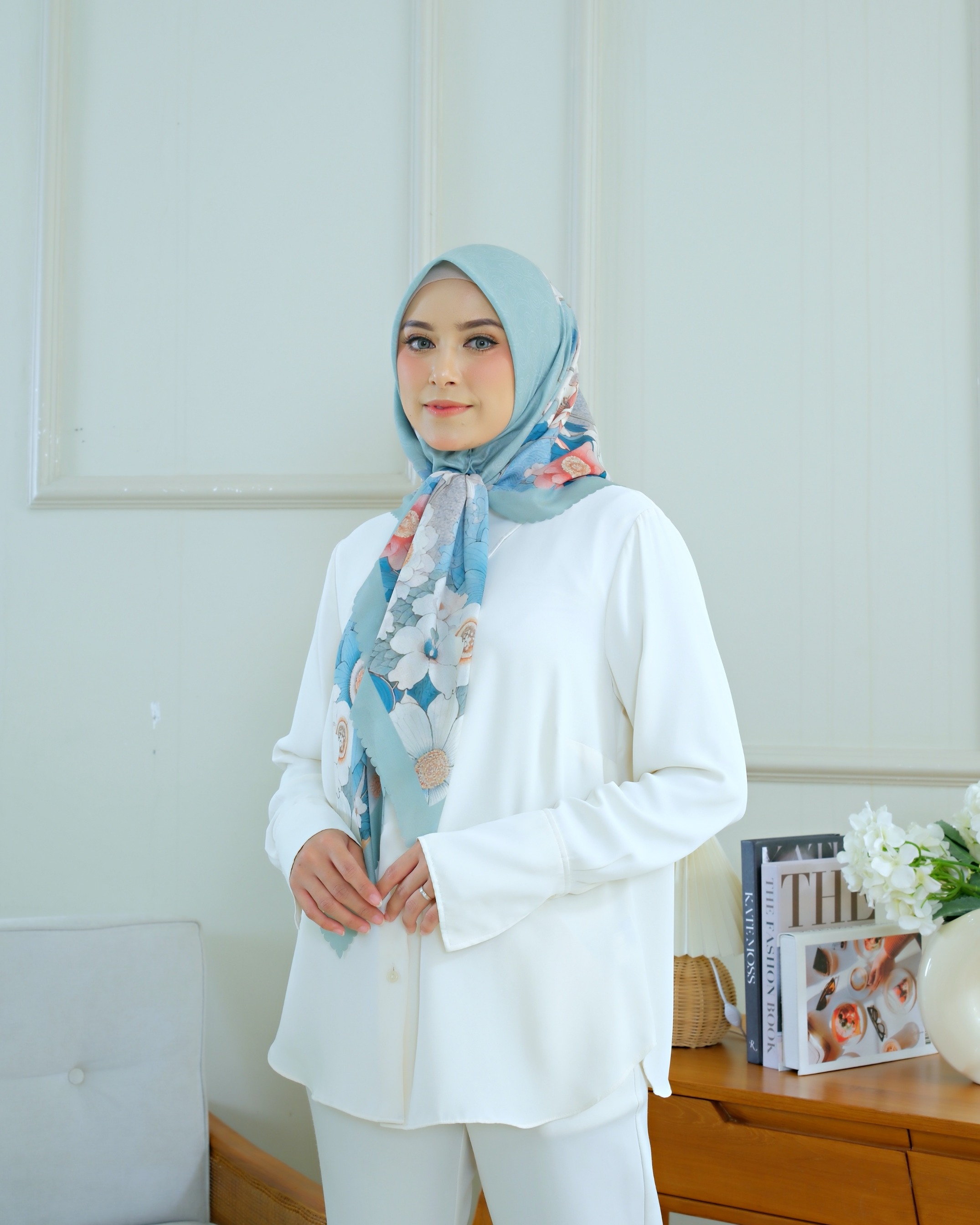 Square Hijab AZALEA 110x110 in Goddess