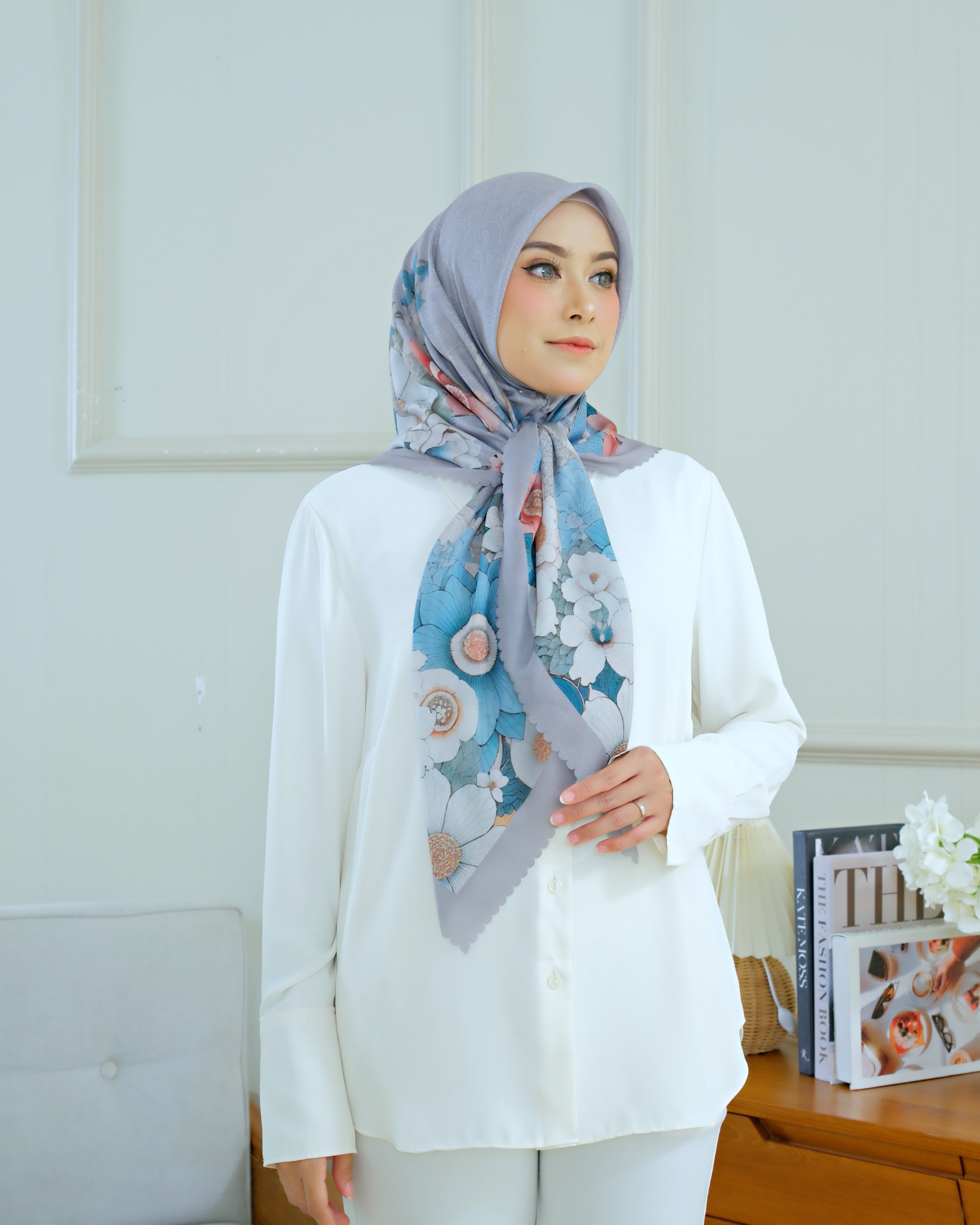 Square Hijab AZALEA 110x110 in Umber