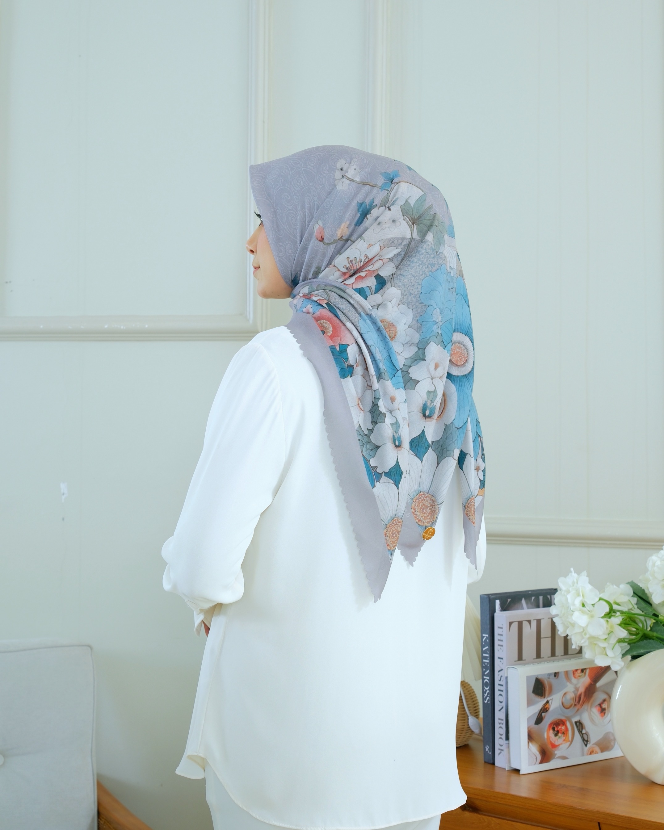 Square Hijab AZALEA 110x110 in Umber