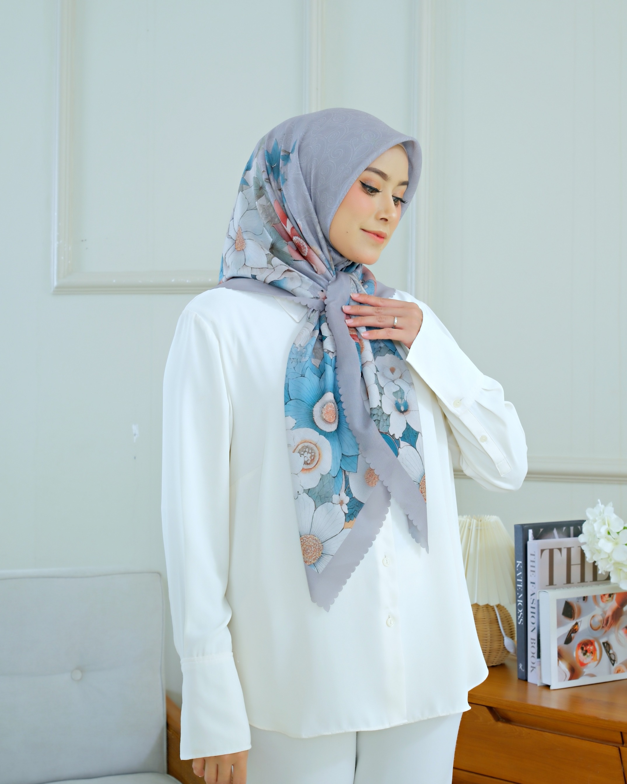 Square Hijab AZALEA 110x110 in Umber