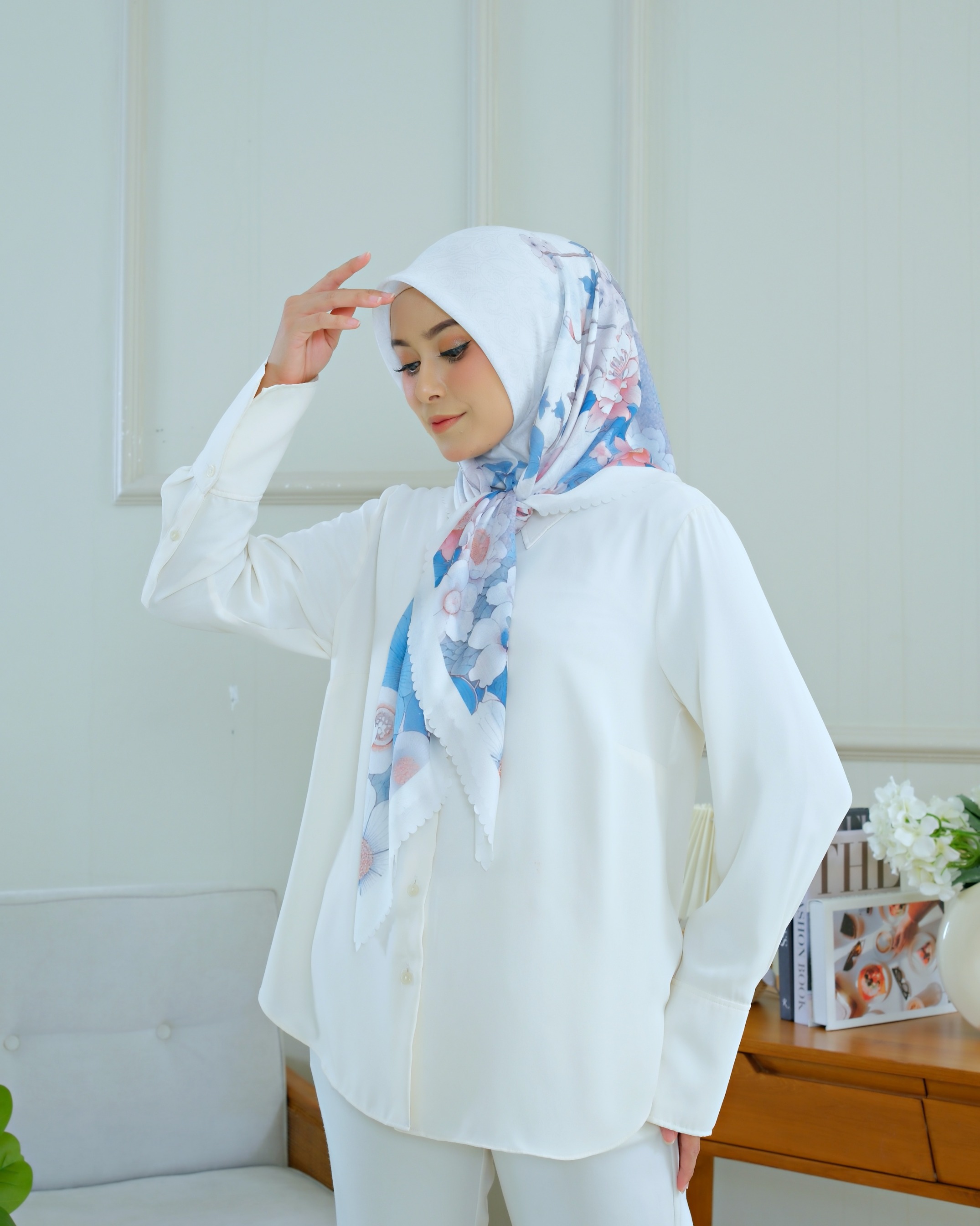 Square Hijab AZALEA 110x110 in White