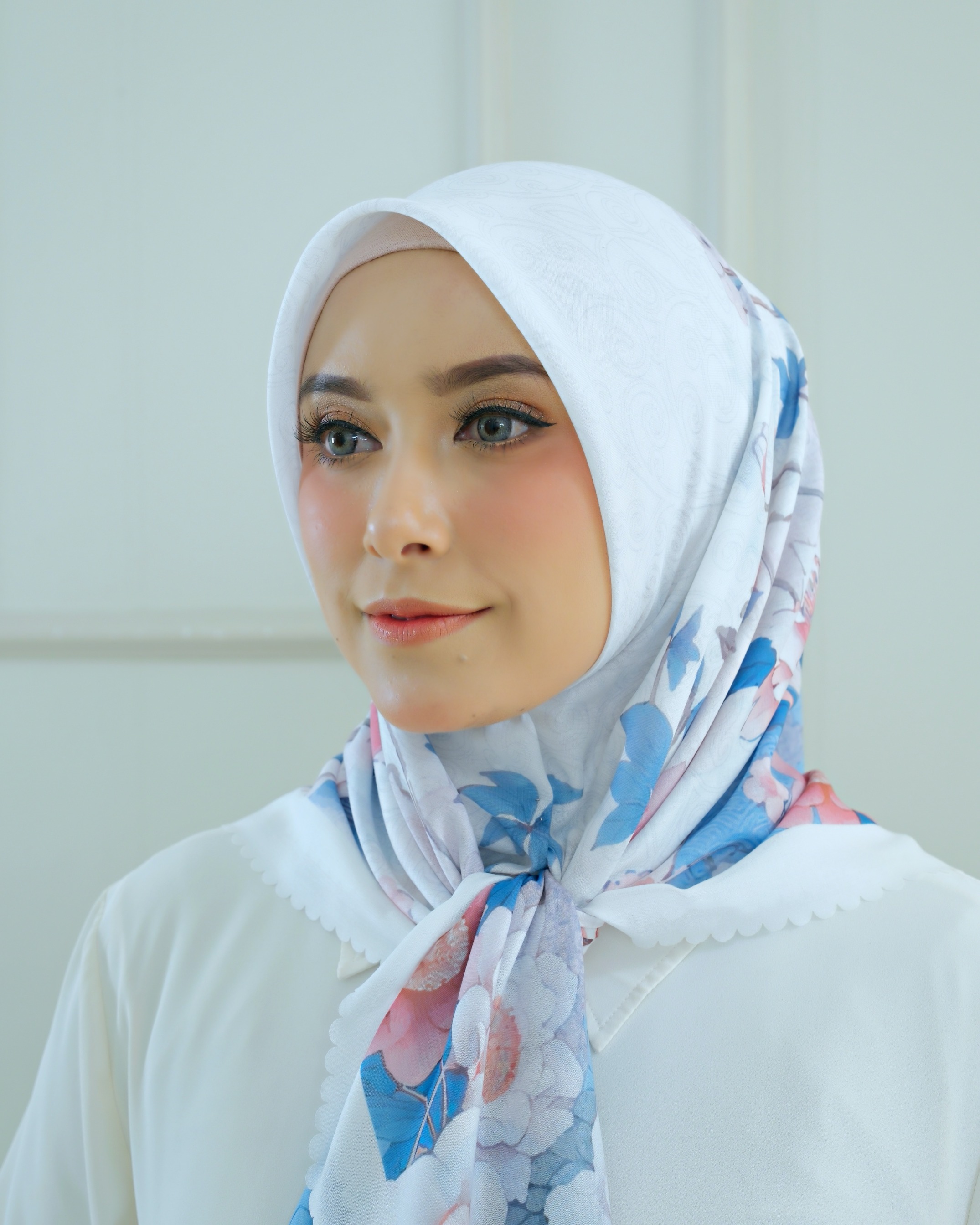 Square Hijab AZALEA 110x110 in White