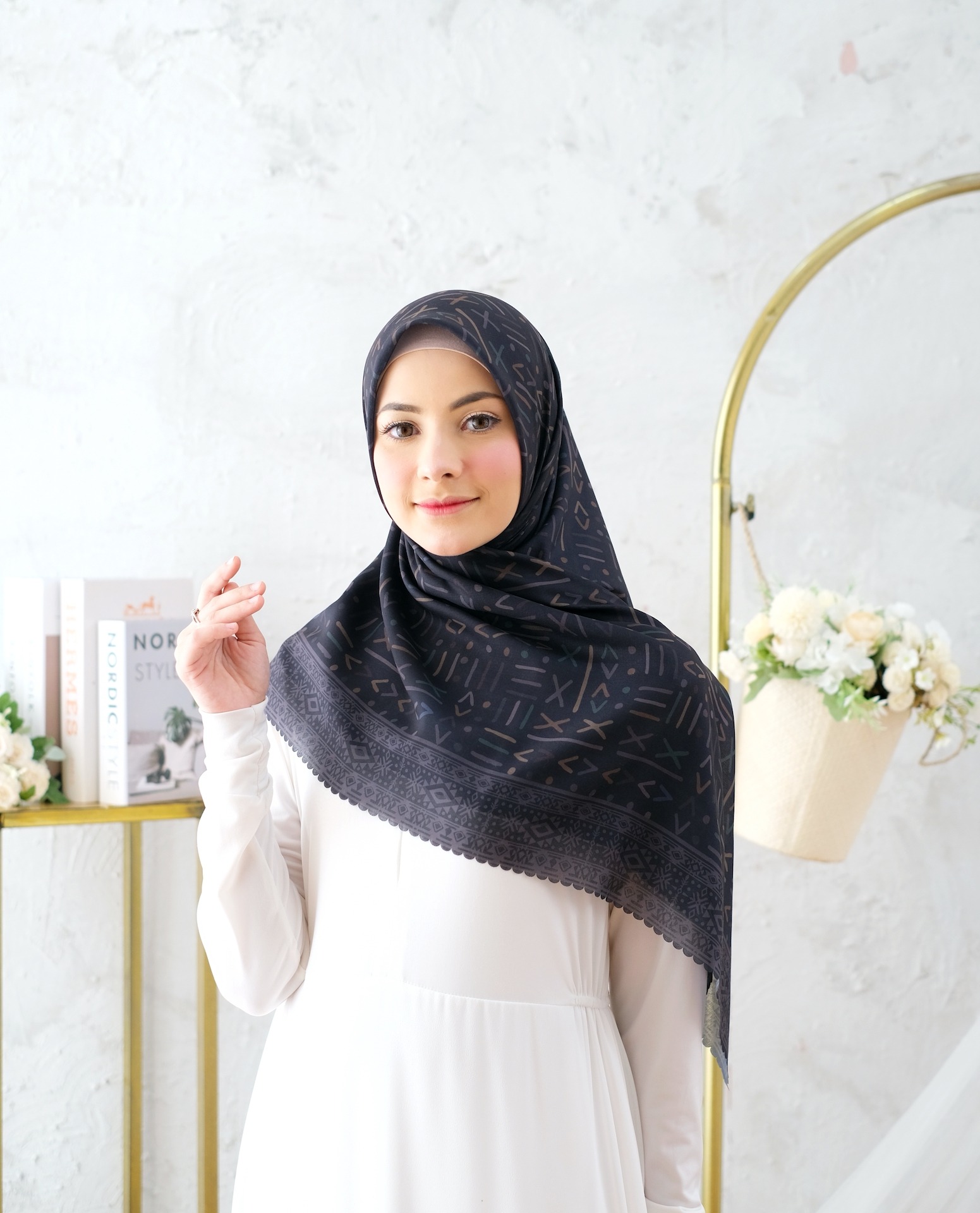Square Hijab SAFI in Black