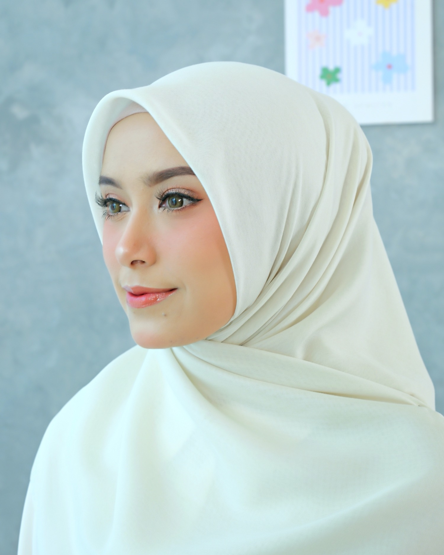 Plain Hijab VOAL PARIS PREMIUM in Canary Green