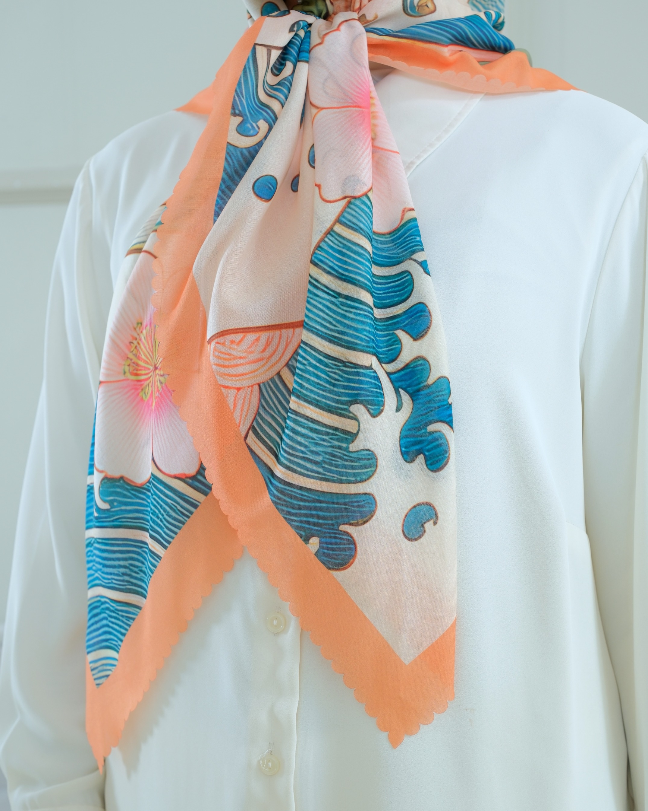 Square Hijab THE ZEN 110x110 in Kiiro
