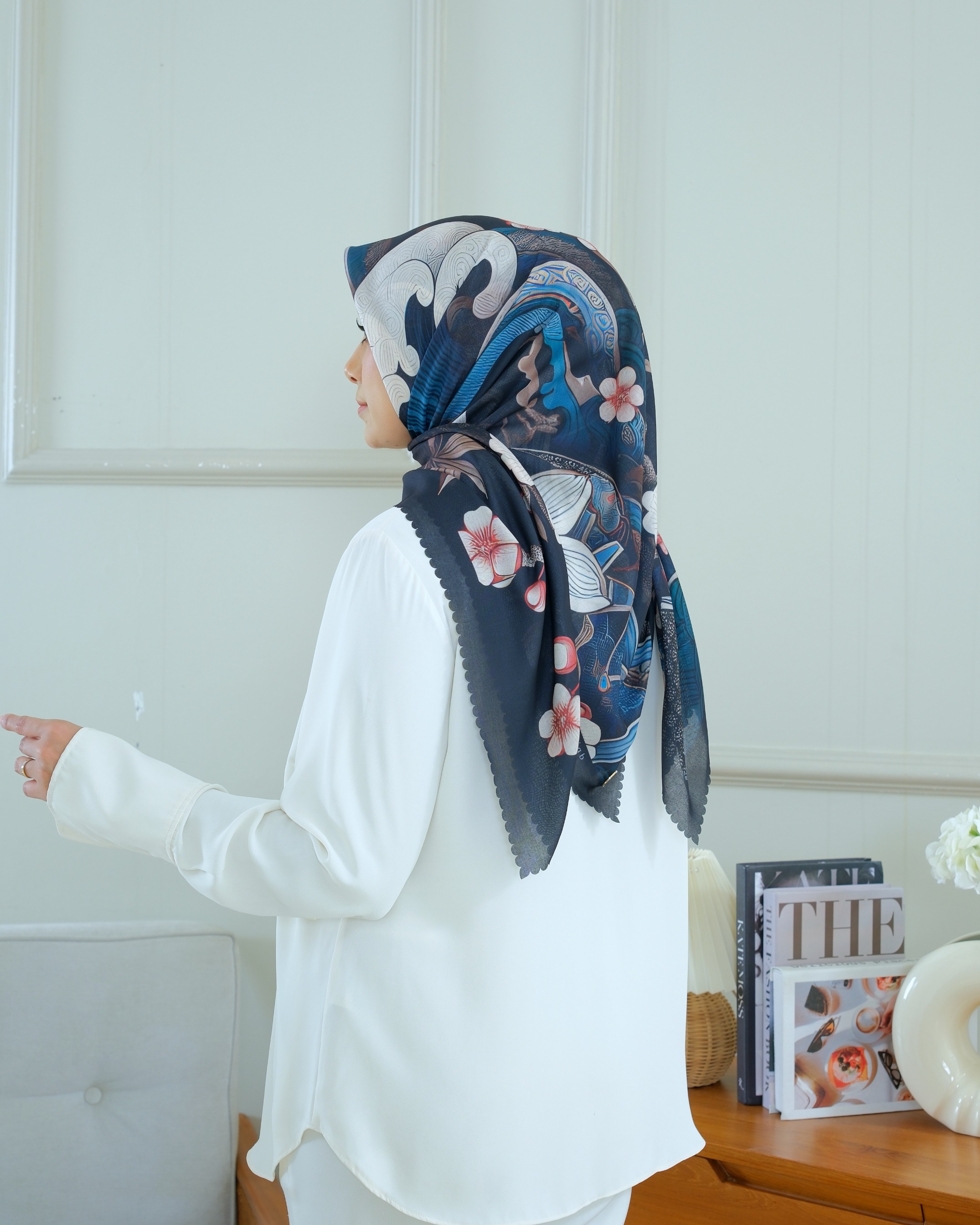 Square Hijab THE ZEN 110x110 in Kuro