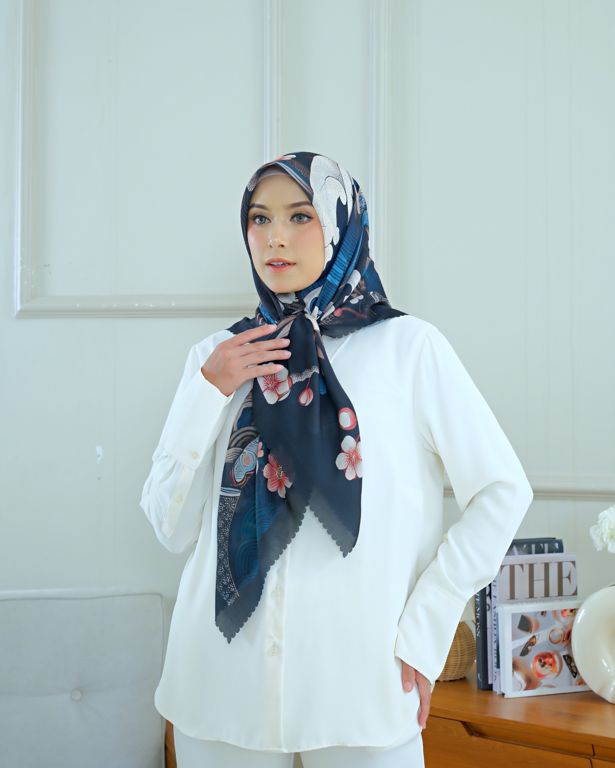 Square Hijab THE ZEN 110x110 in Kuro