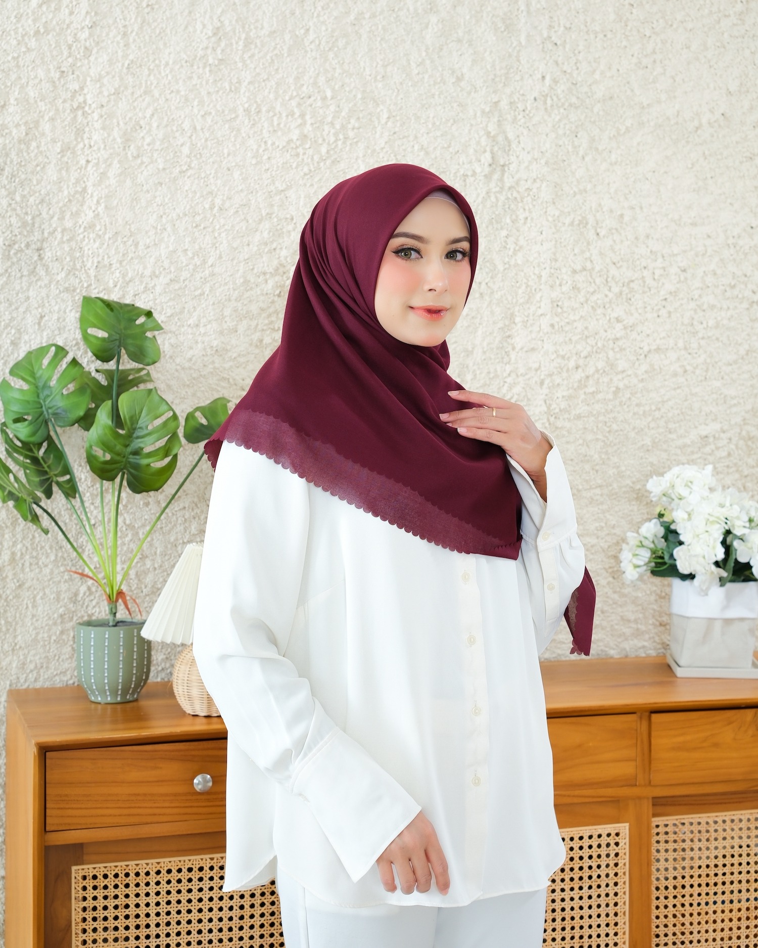 Plain Hijab VOAL ULTRAFINE in Magenta Purple