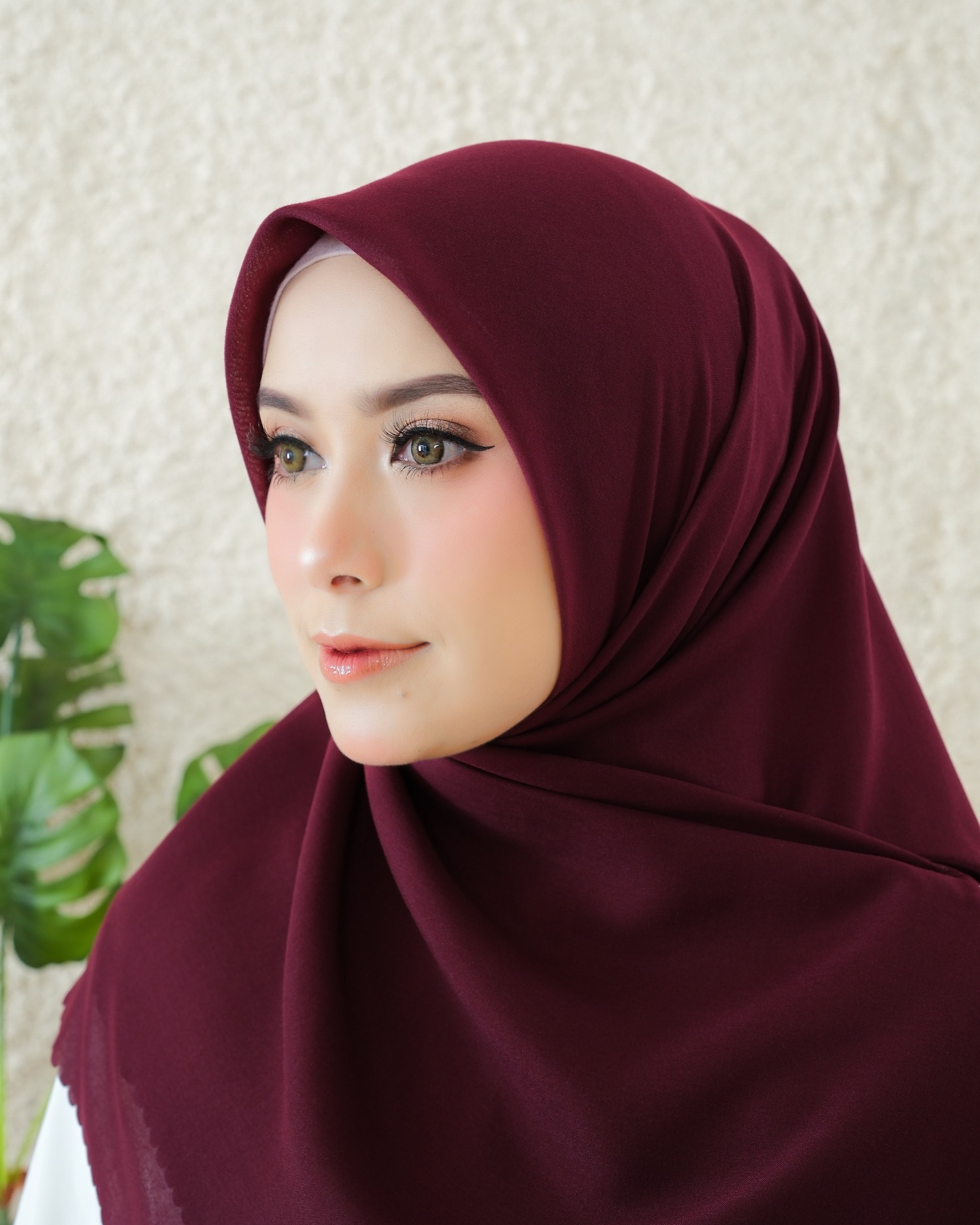 Plain Hijab VOAL ULTRAFINE in Magenta Purple